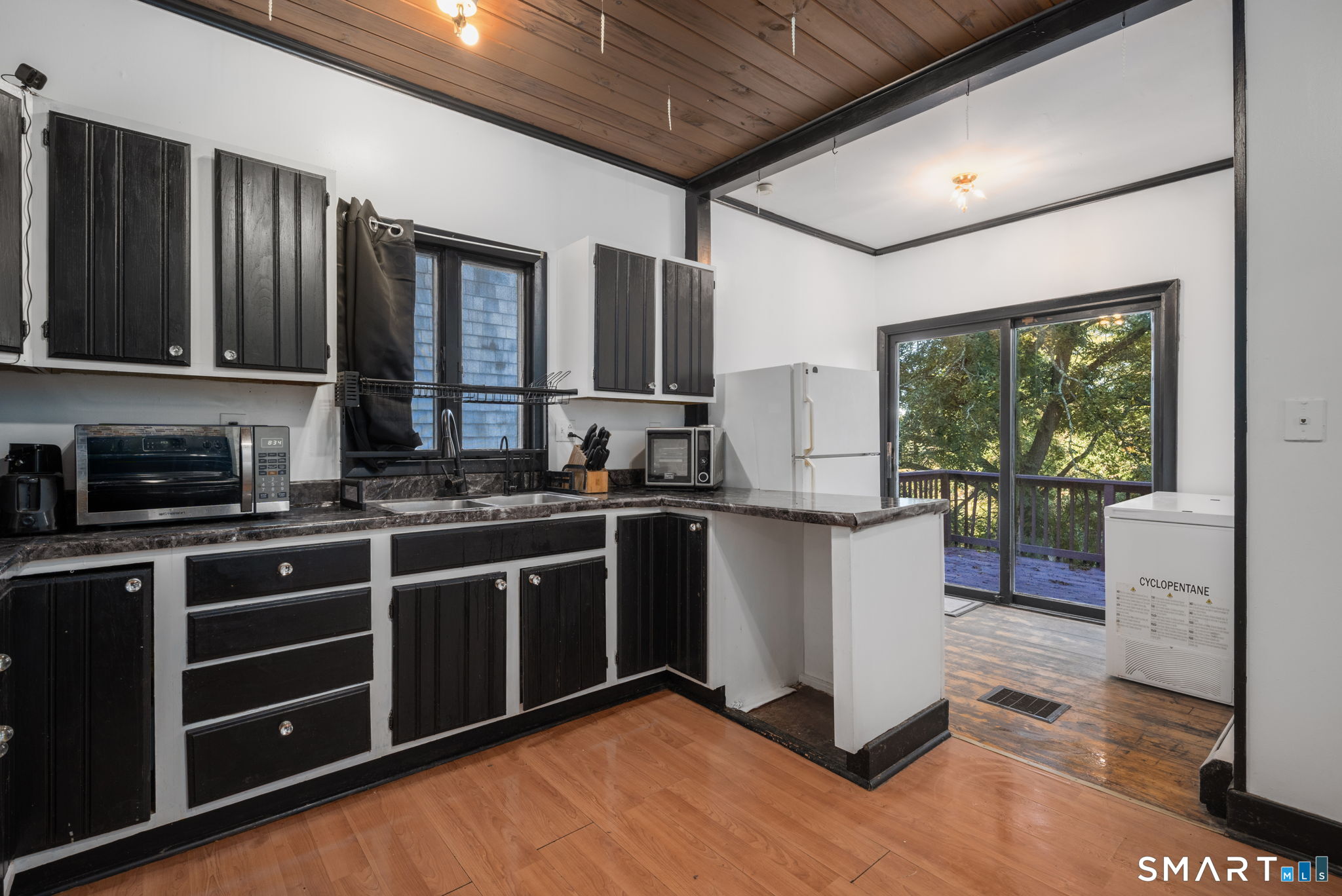 213 Laurel Hill Avenue Property Photo 3