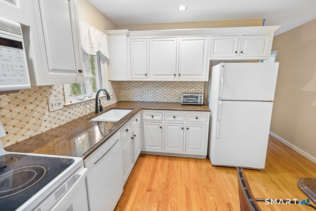 2 Hill Top View Property Photo 9