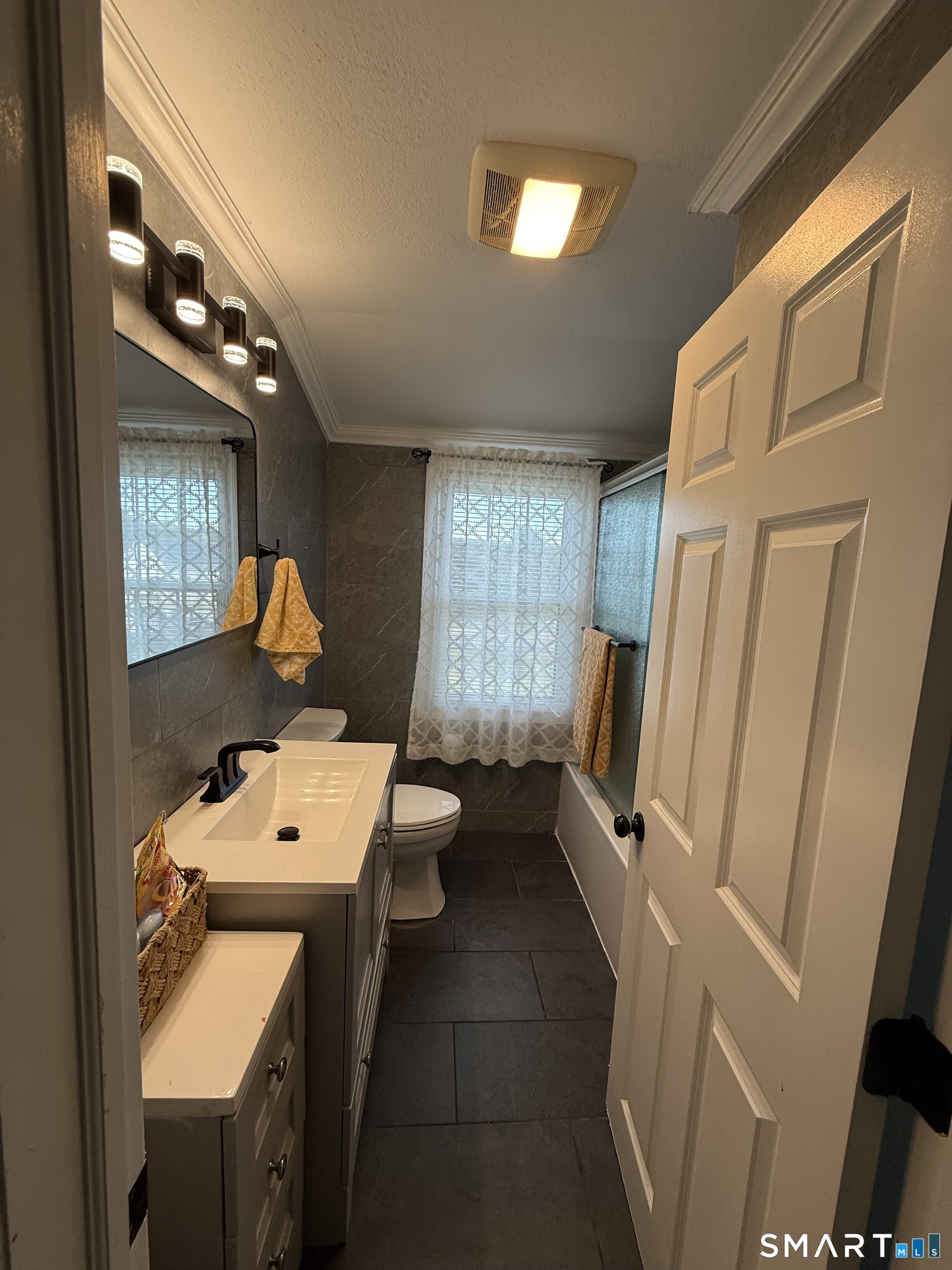 80 East South Street Property Photo 13