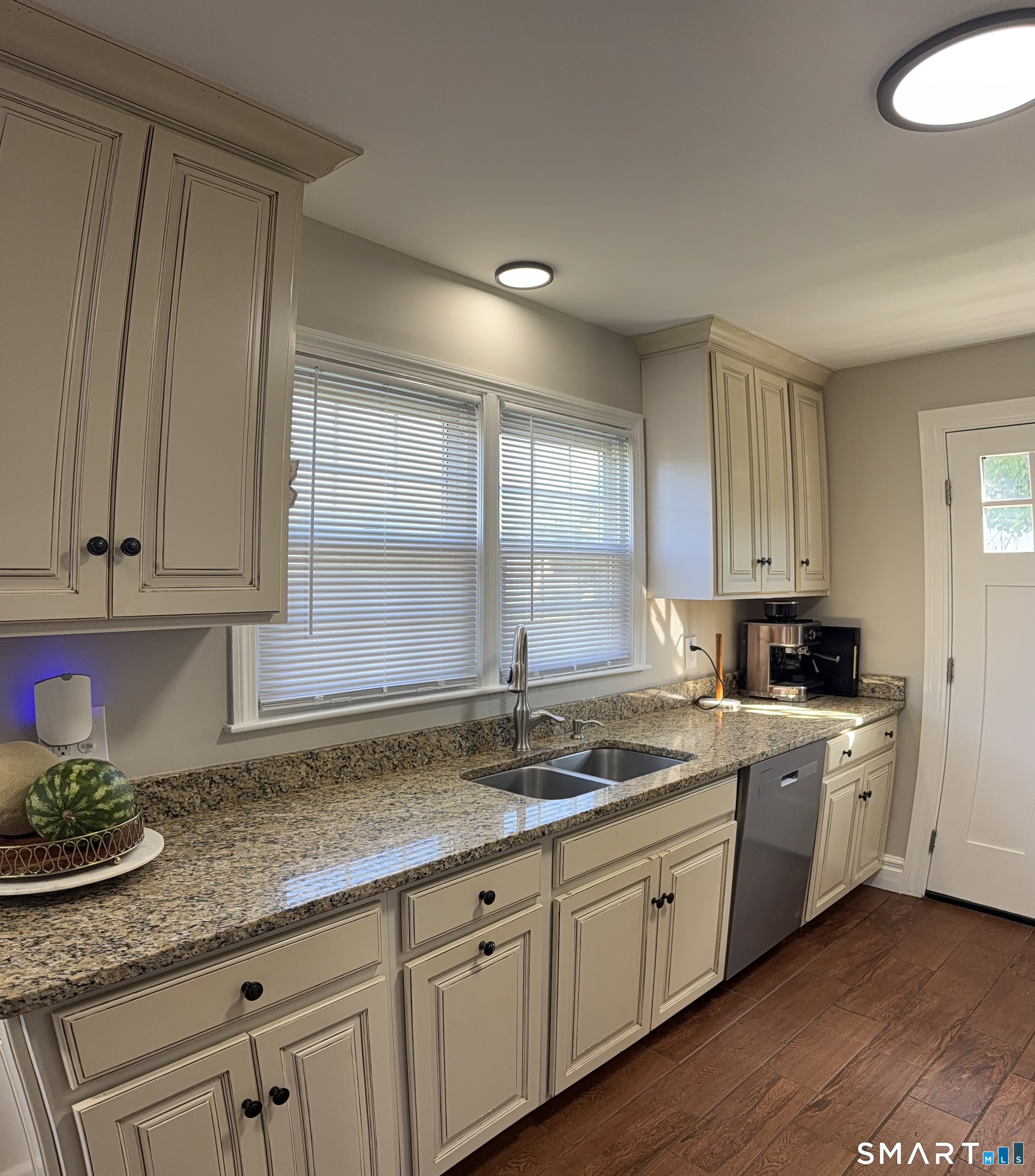 80 East South Street Property Photo 23