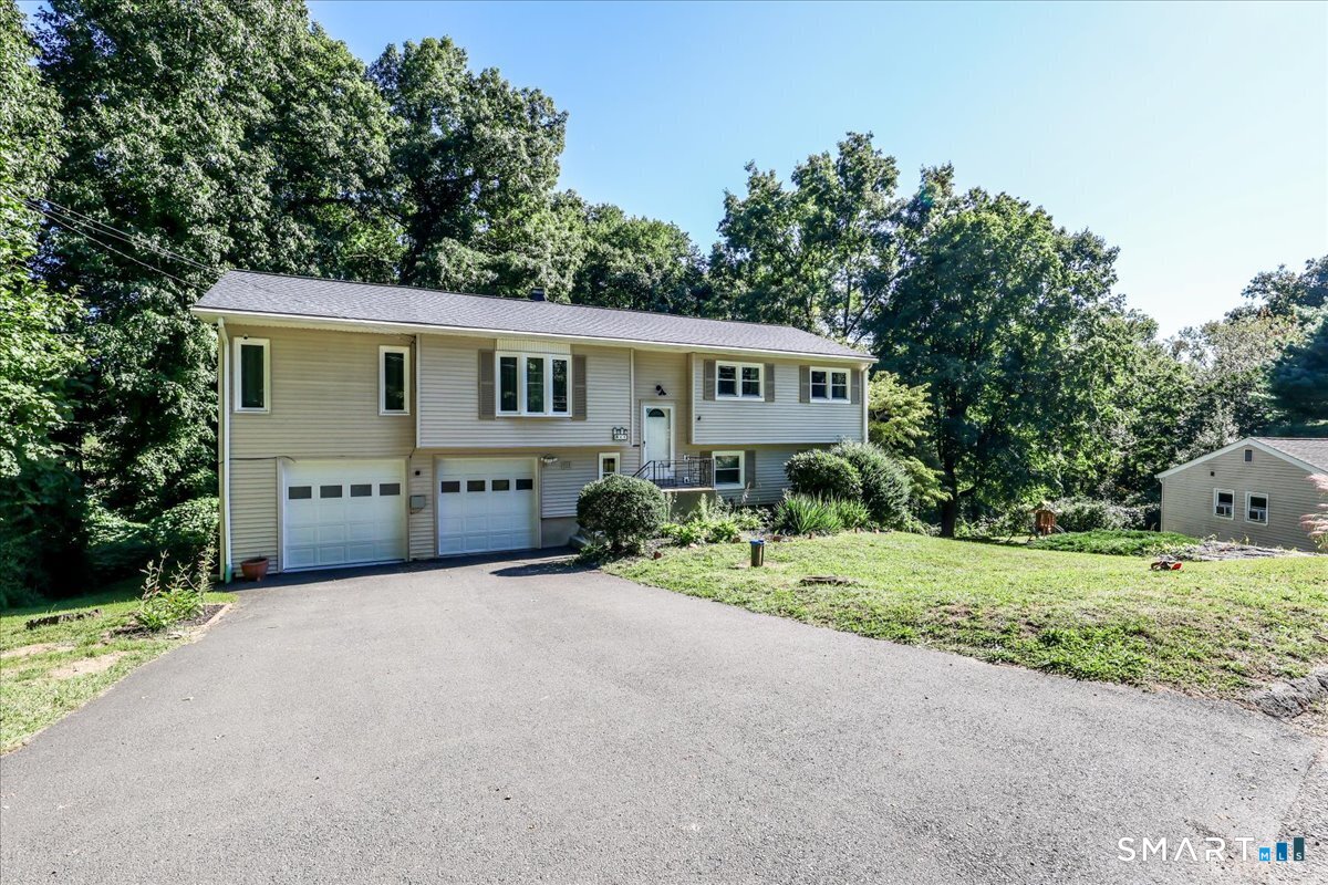 28 Deepwood Drive Property Photo 3
