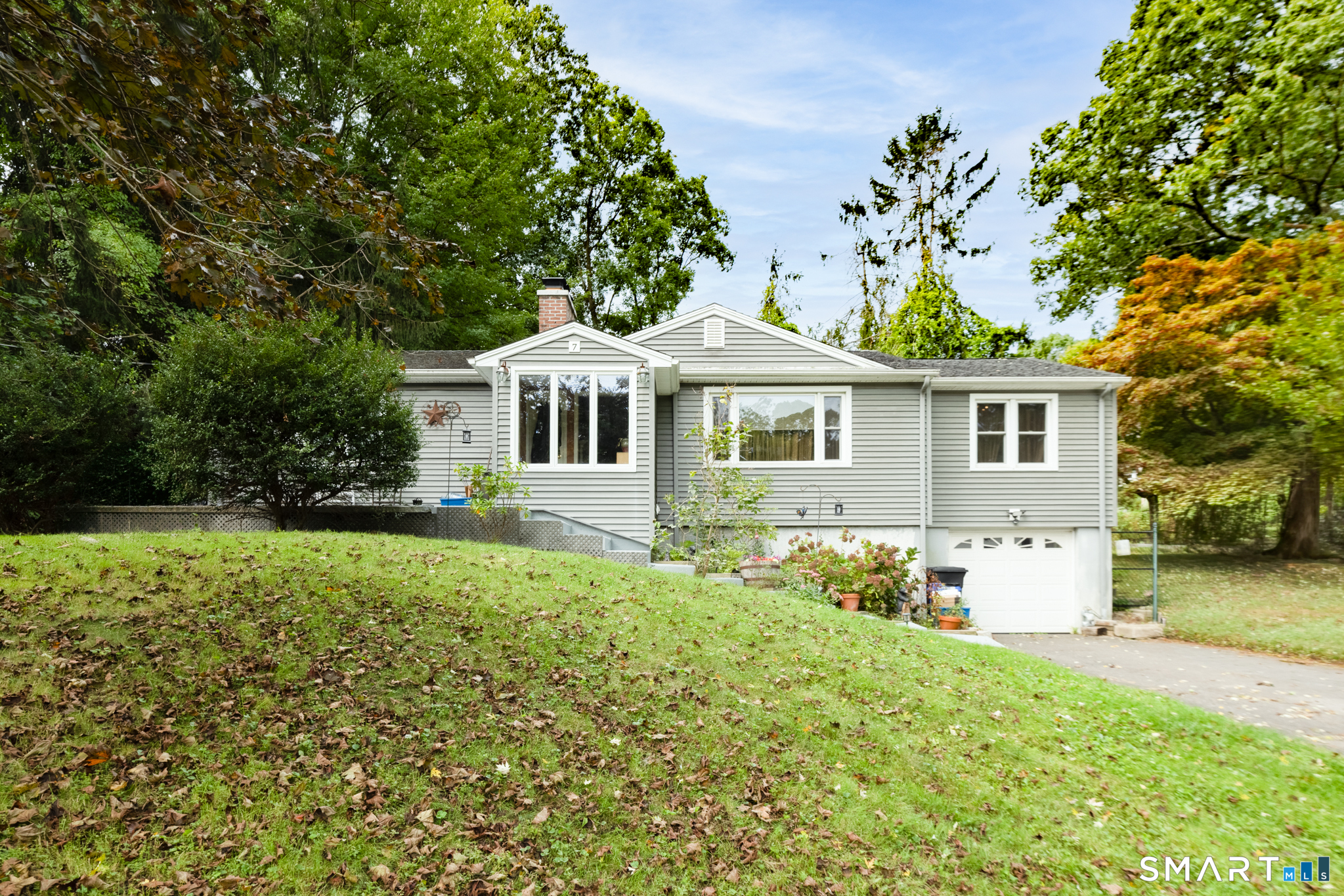 7 Split Rock Drive Property Photo 1