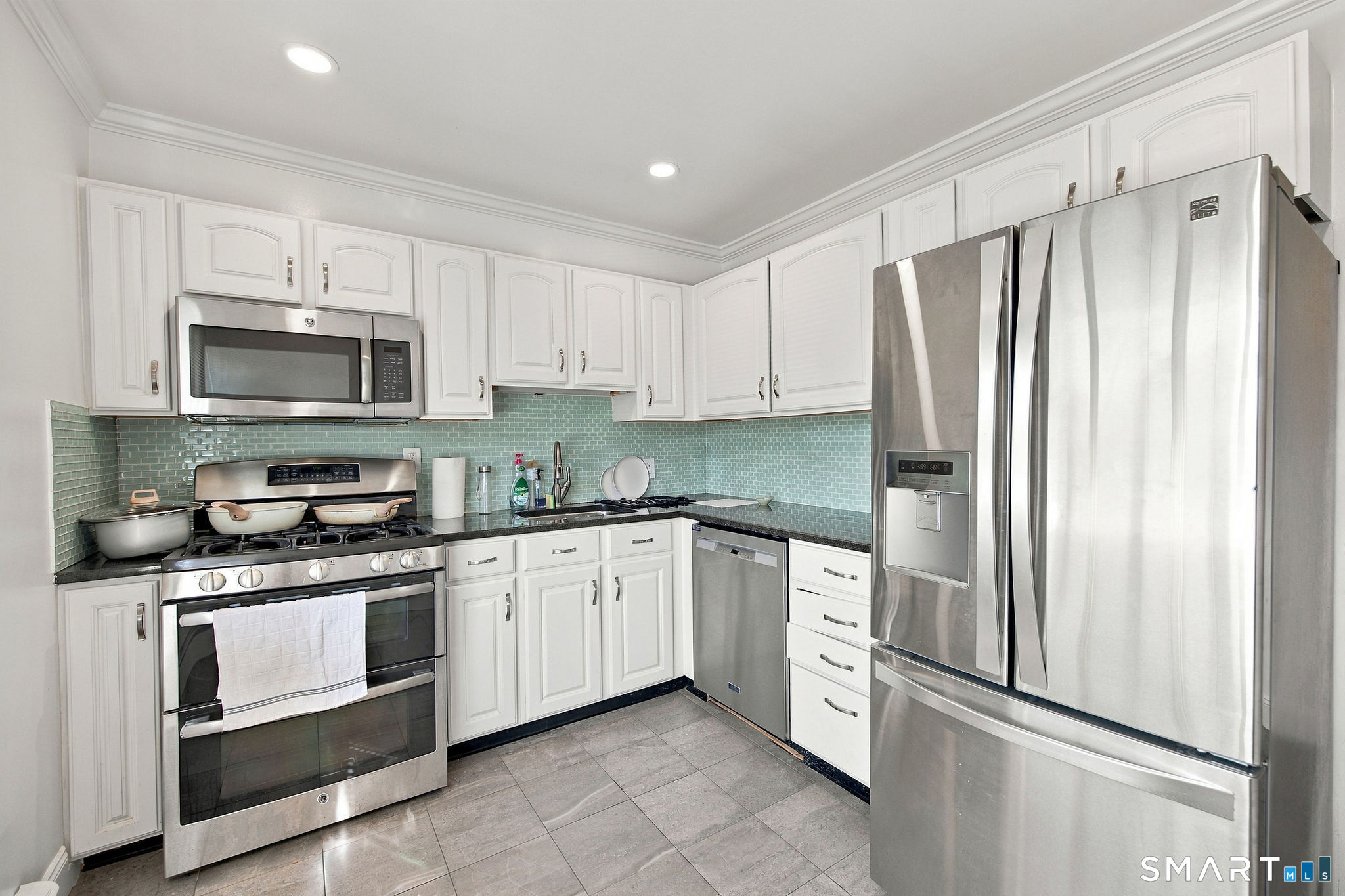 80 County 9e Street Property Photo 1