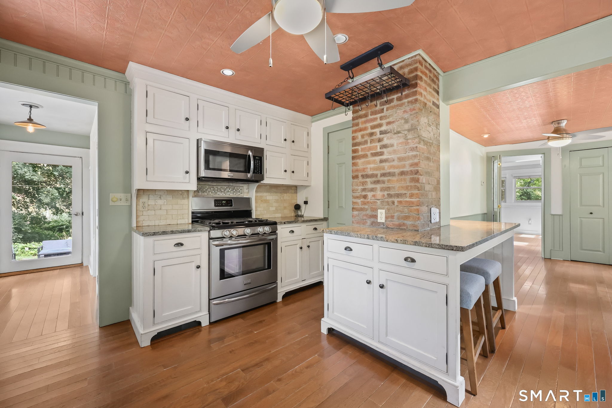 1010 Boston Post Road Property Photo 10