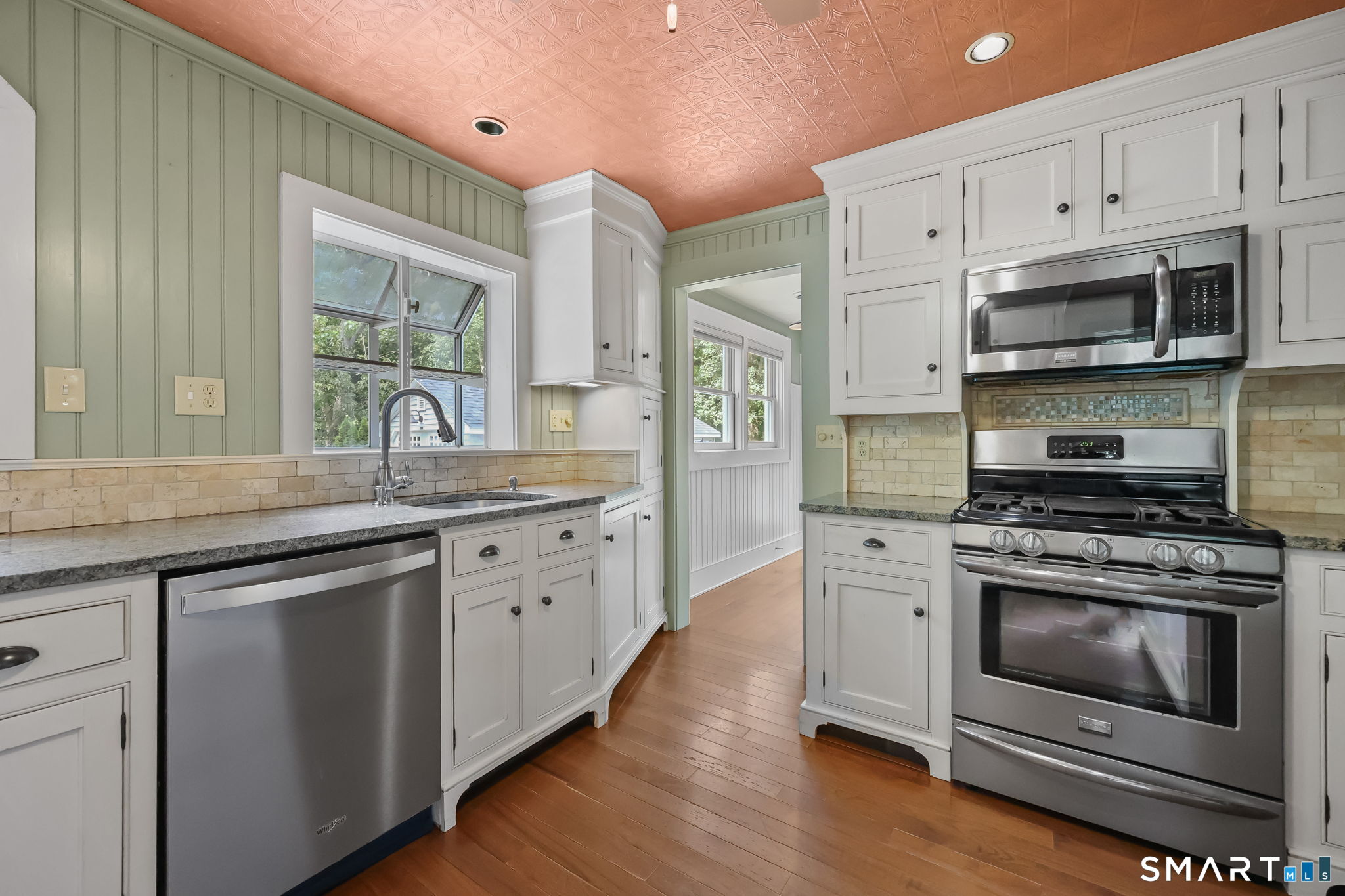 1010 Boston Post Road Property Photo 11