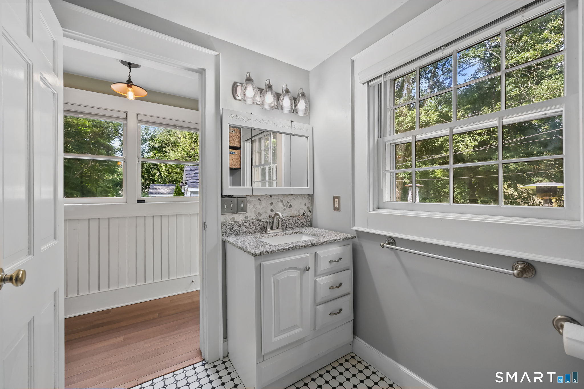 1010 Boston Post Road Property Photo 14