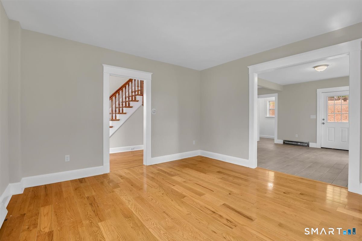 672 Main East Street Property Photo 4