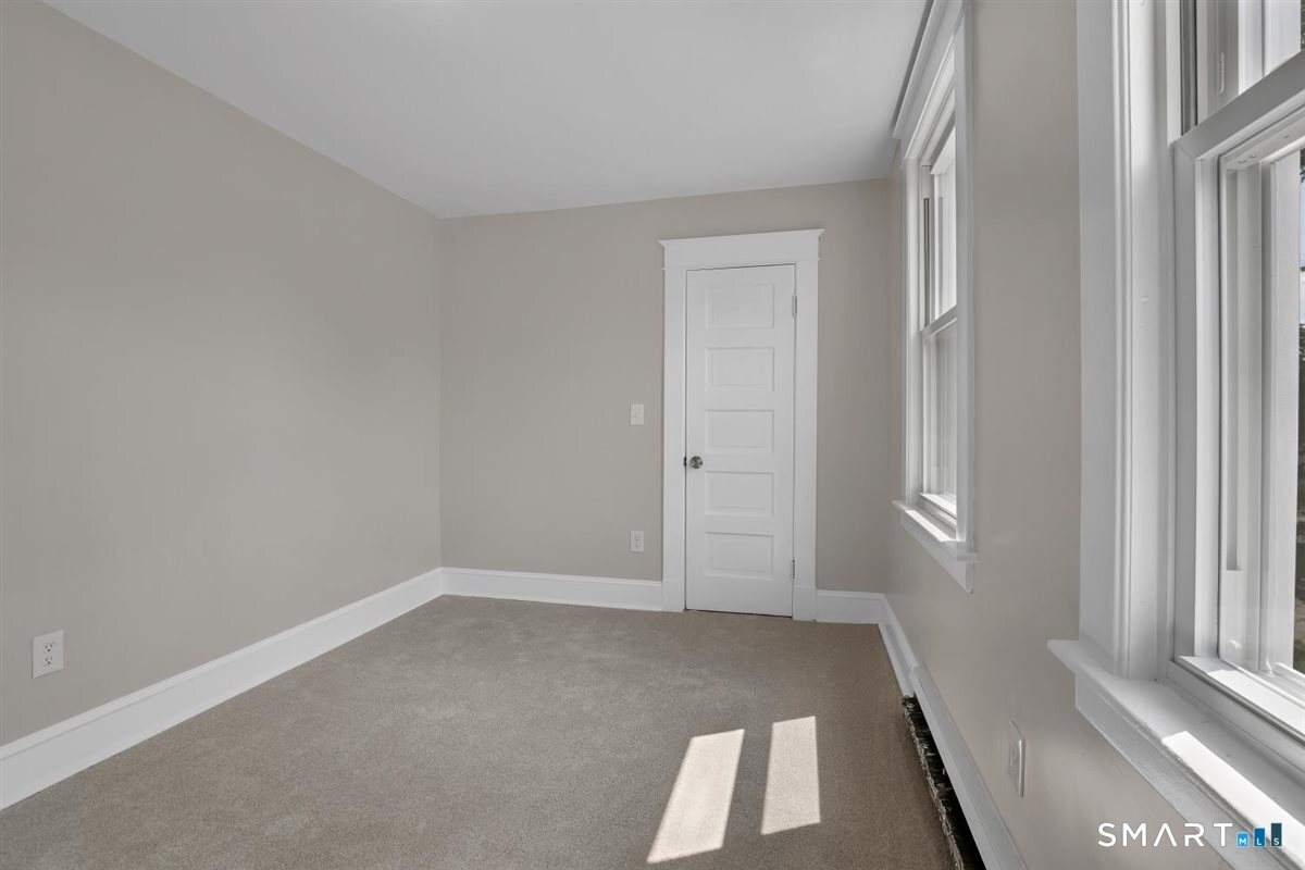 672 Main East Street Property Photo 10