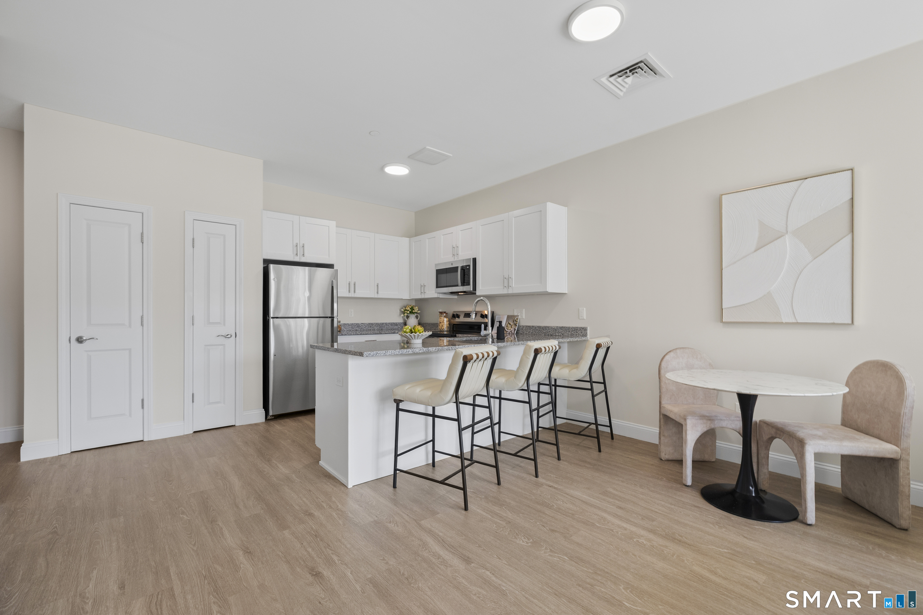 55 Steele 102 Boulevard Property Photo 8