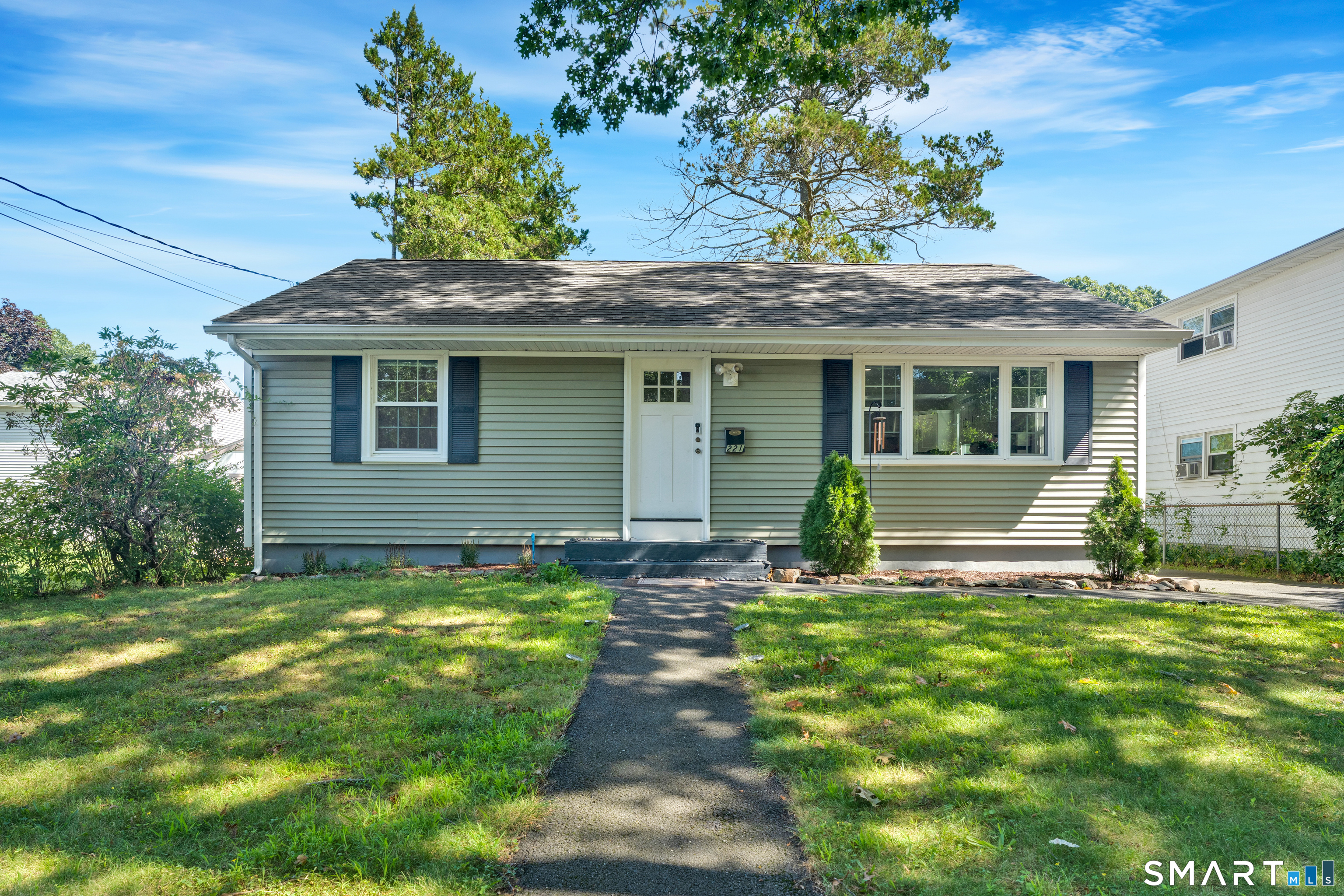 221 Third Avenue Property Photo 1