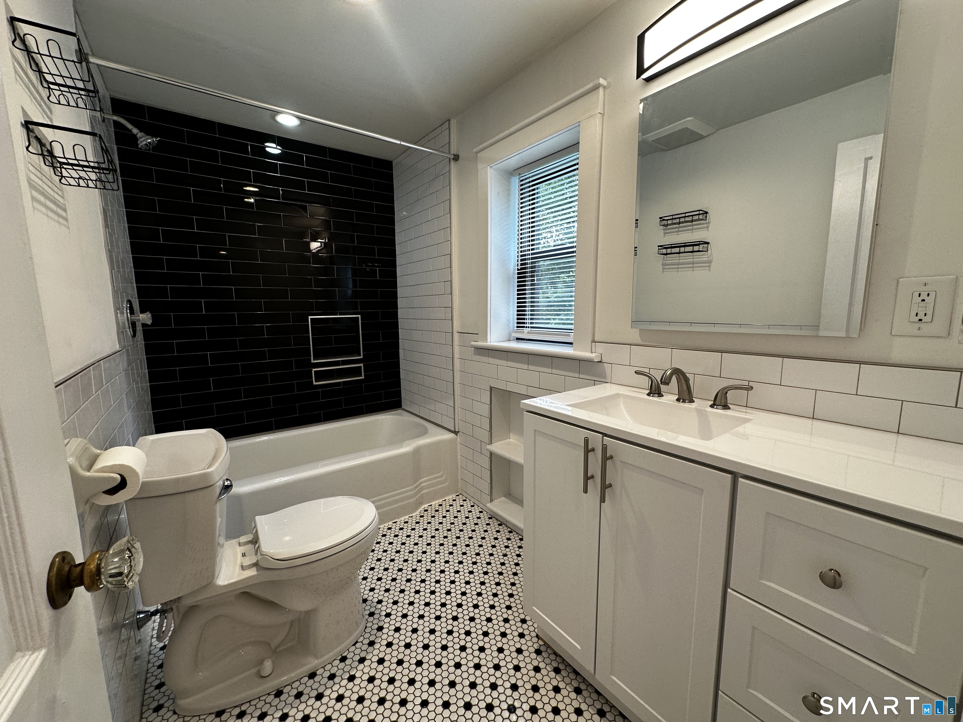70 East 1a Street Property Photo 7