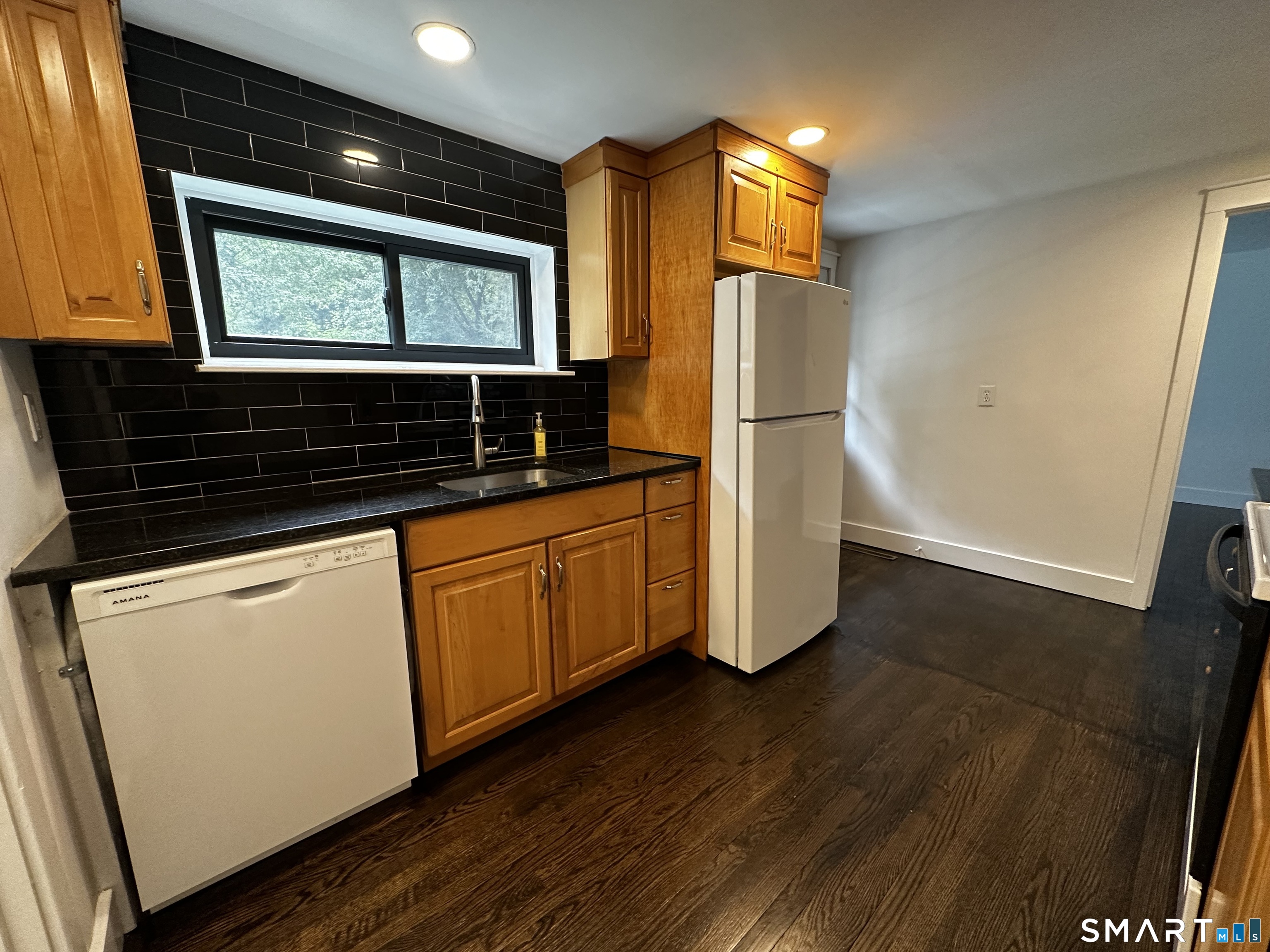 70 East 1a Street Property Photo 8