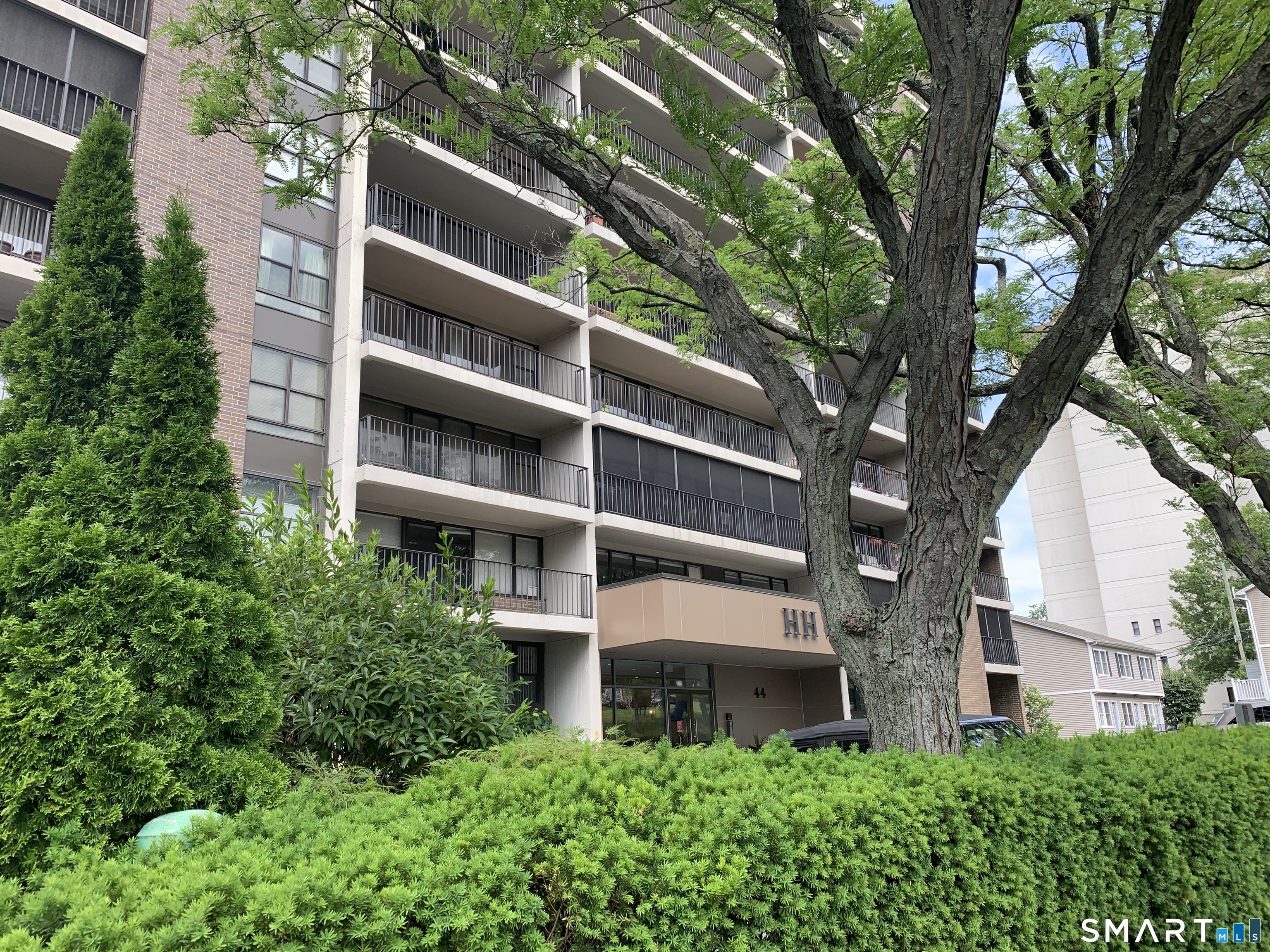 44 Strawberry Hill 11E Avenue Property Photo 1