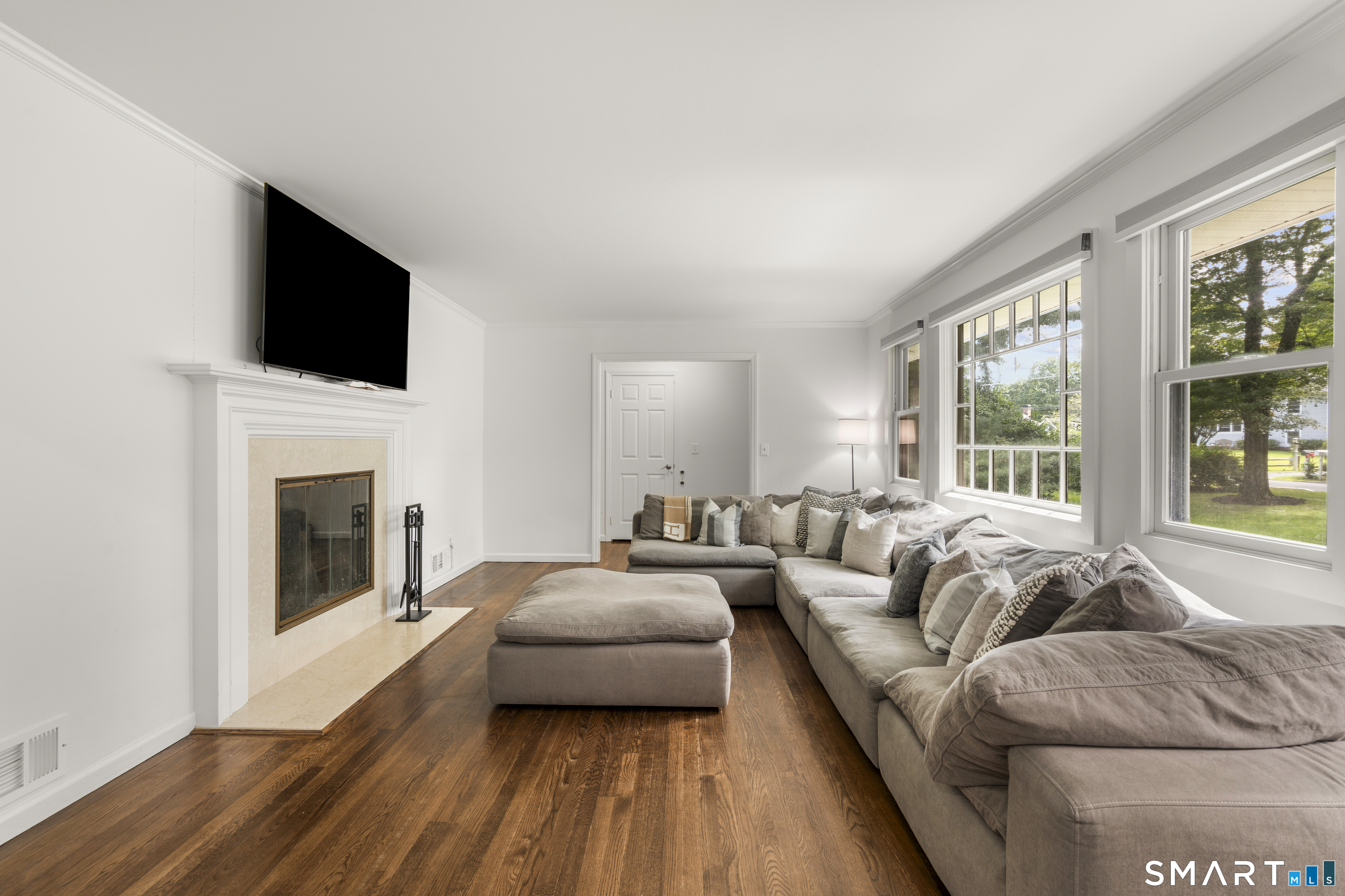 8 Rising Road Property Photo 4