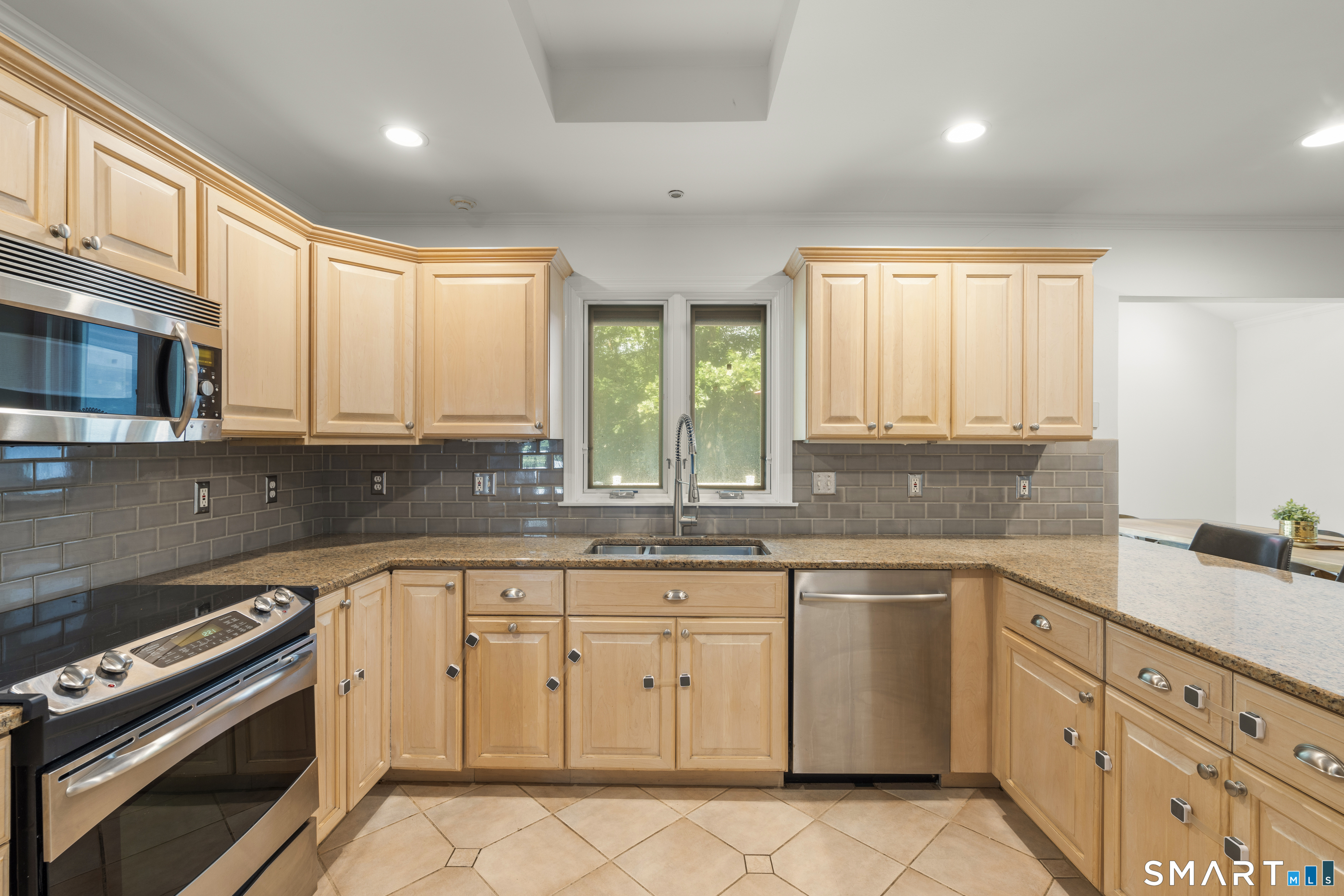 8 Rising Road Property Photo 5