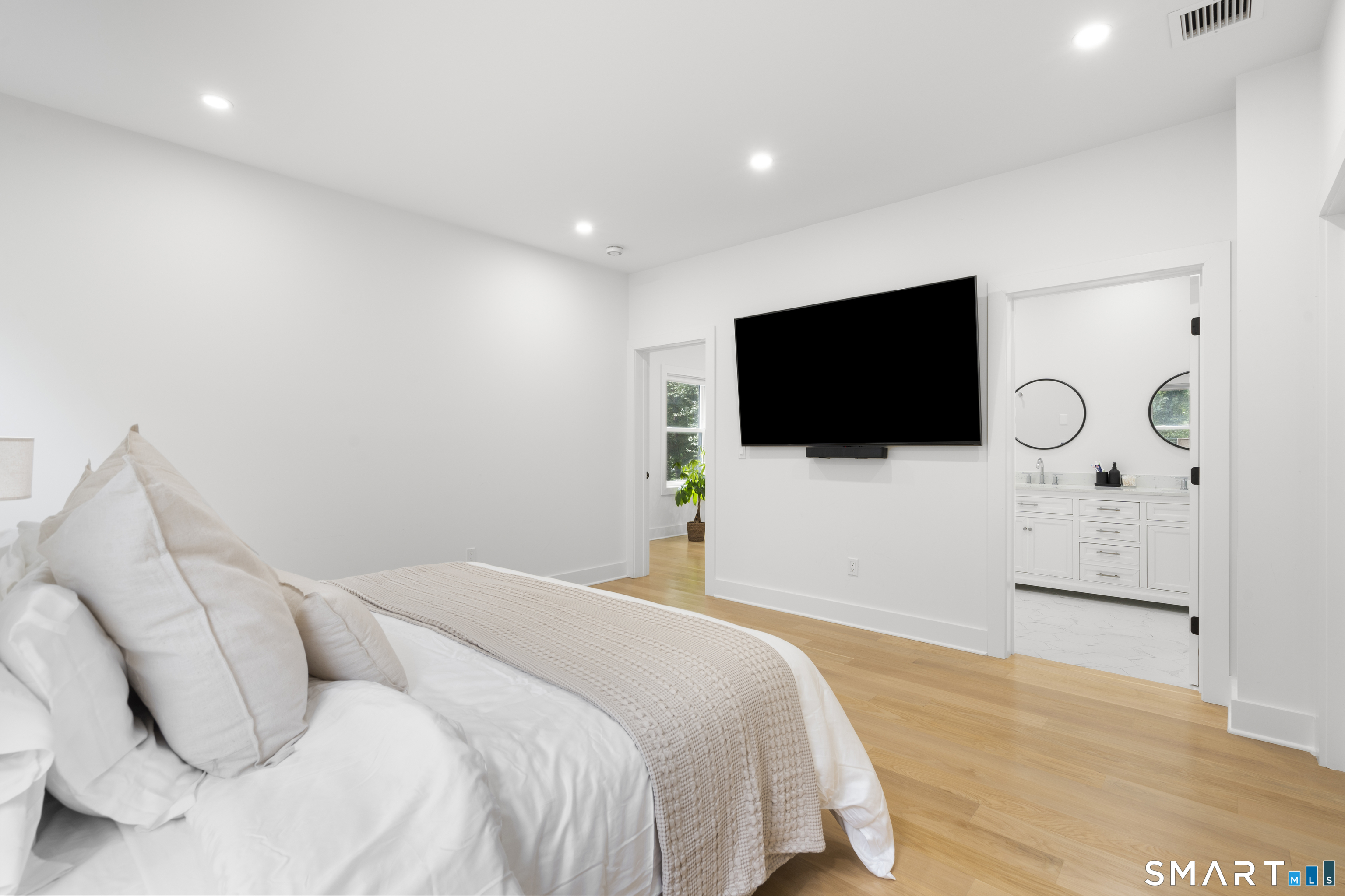 8 Rising Road Property Photo 16