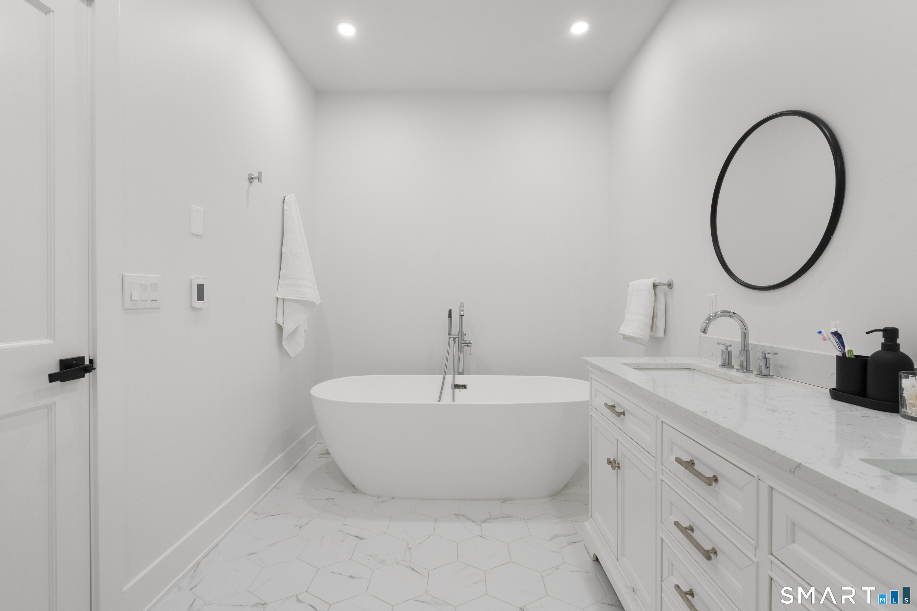 8 Rising Road Property Photo 19