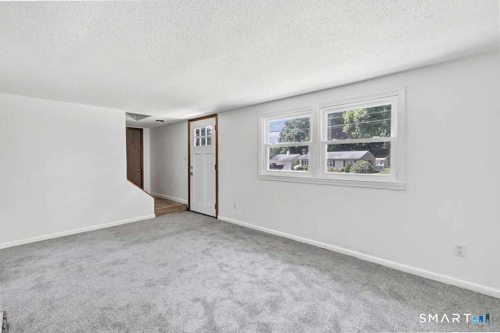 72 Stendahl Drive Property Photo 10