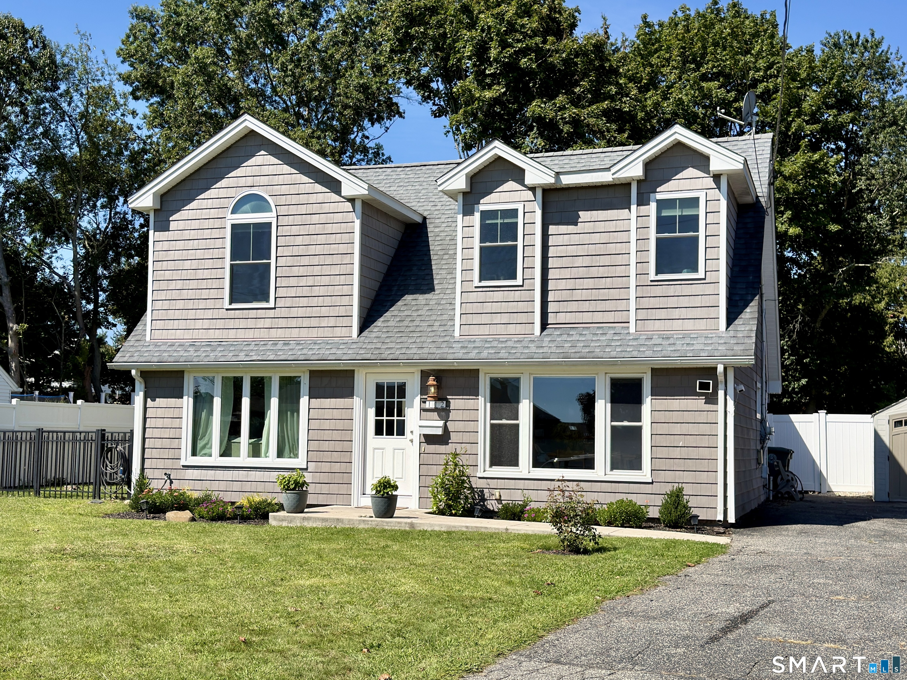 112 Seabreeze Avenue Property Photo 1