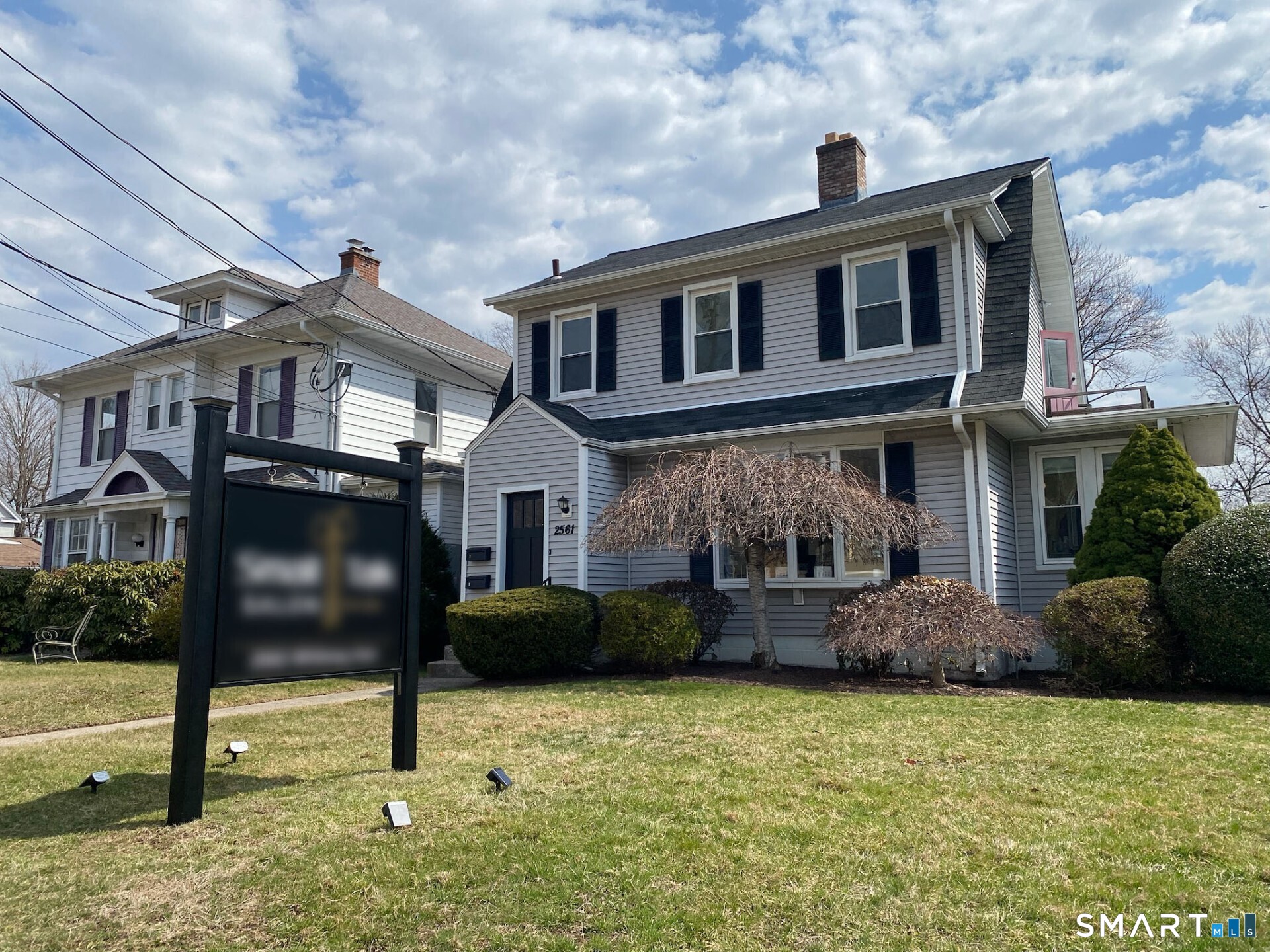 2561 Whitney Avenue Property Photo 1