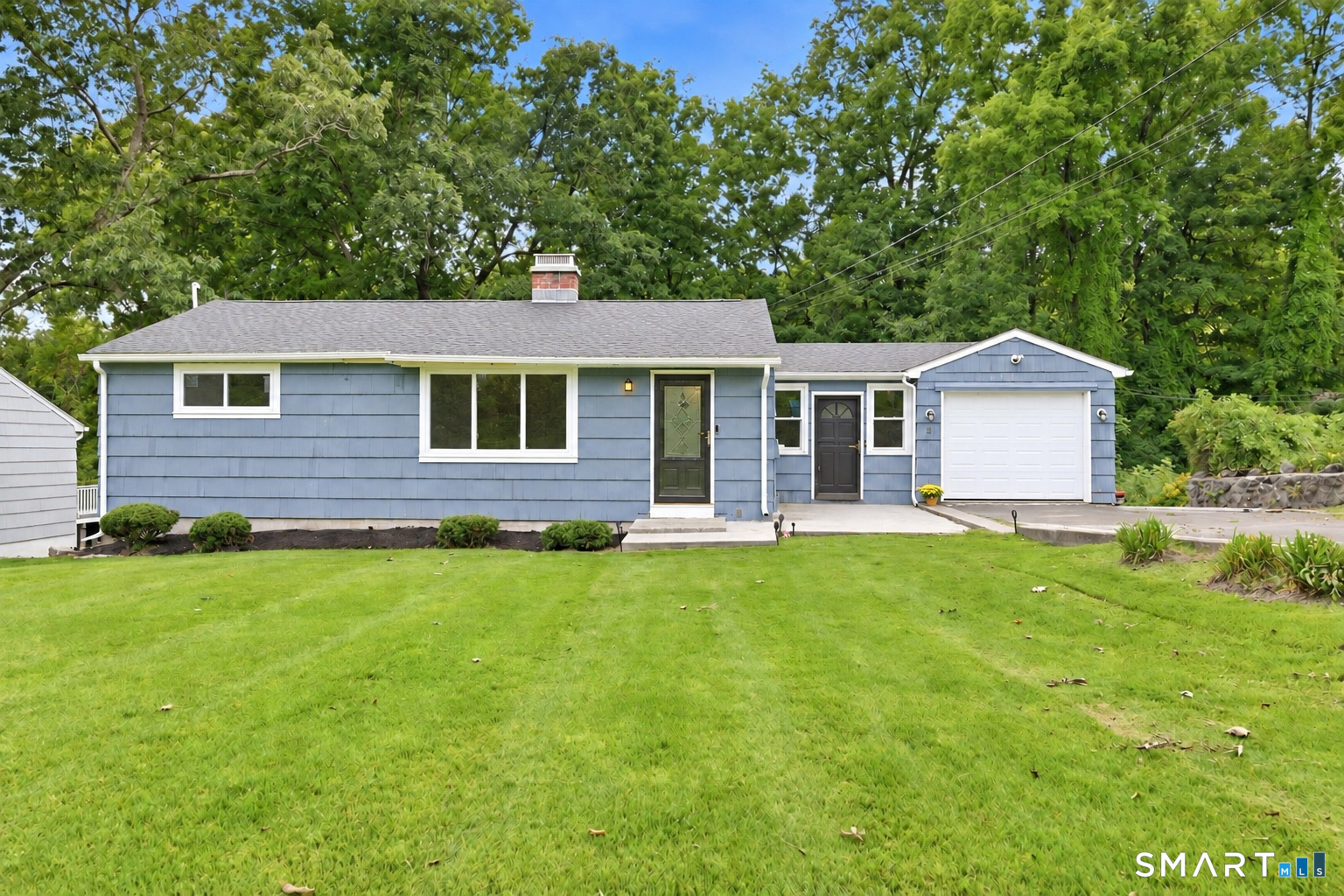 149 Lakeside East Boulevard Property Photo 1