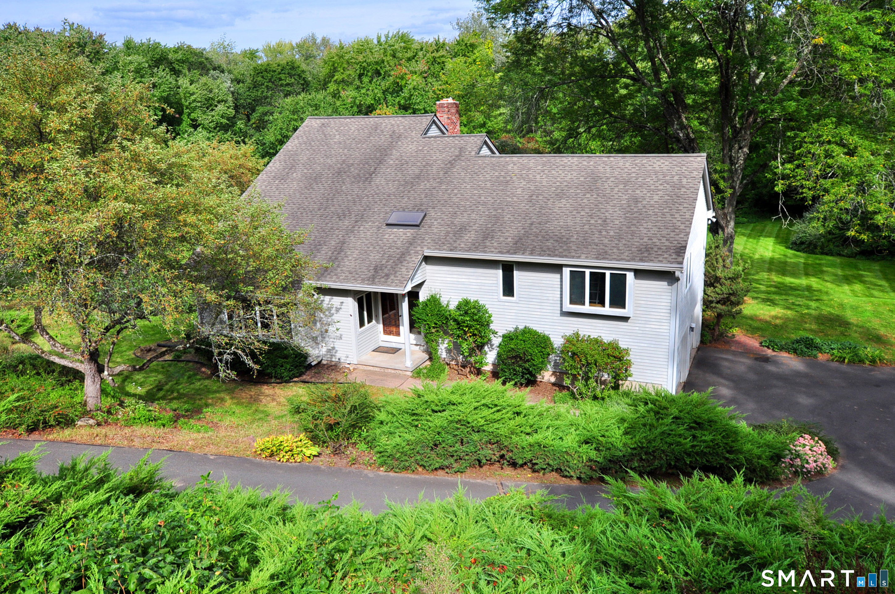 2 Metacomet Drive Property Photo 1