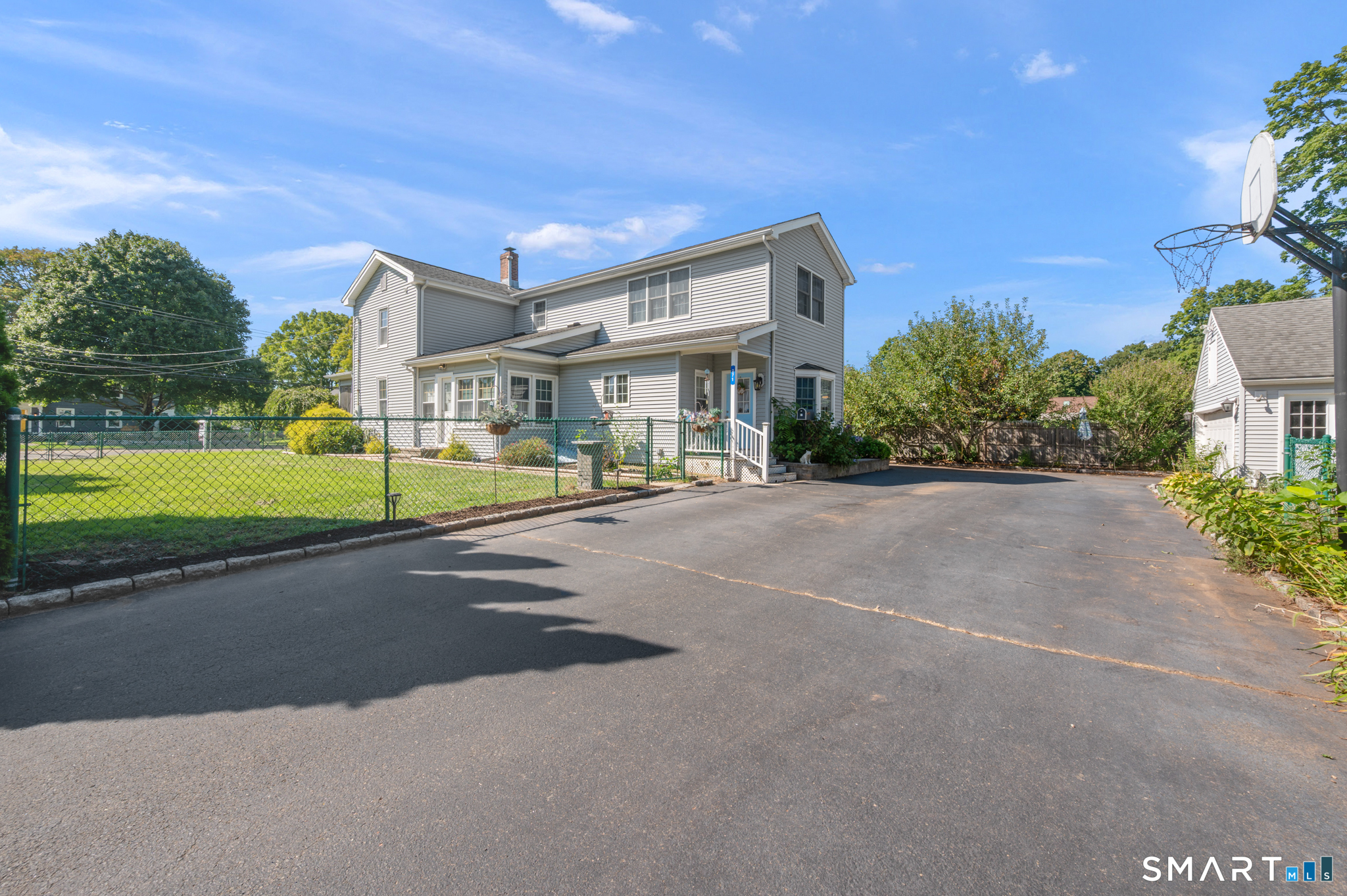 271 Meriden Avenue Property Photo 4