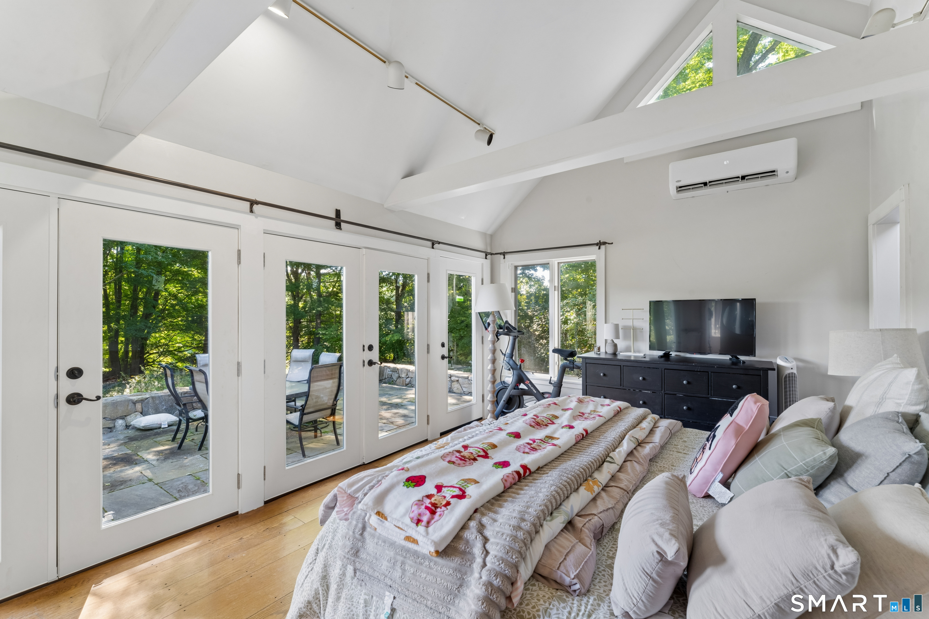 846 Southford Road Property Photo 4