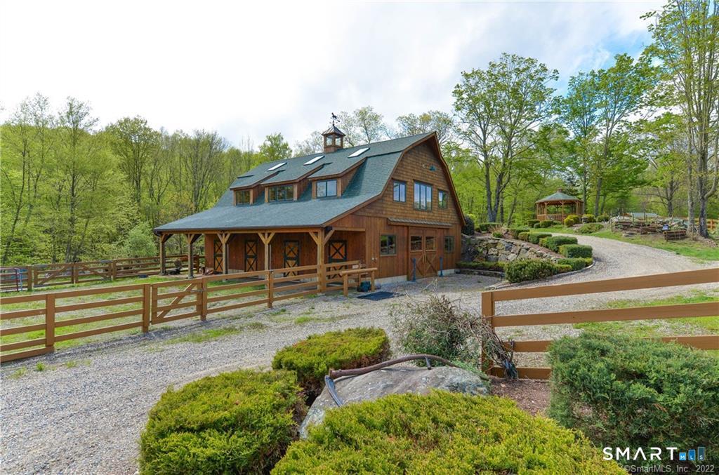 555 West Purchase Road Property Photo 1