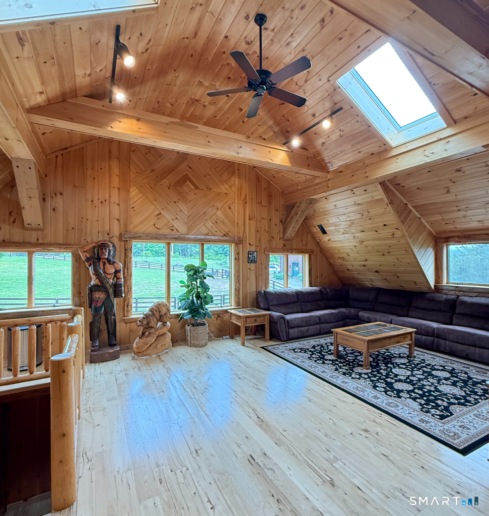 555 West Purchase Road Property Photo 9
