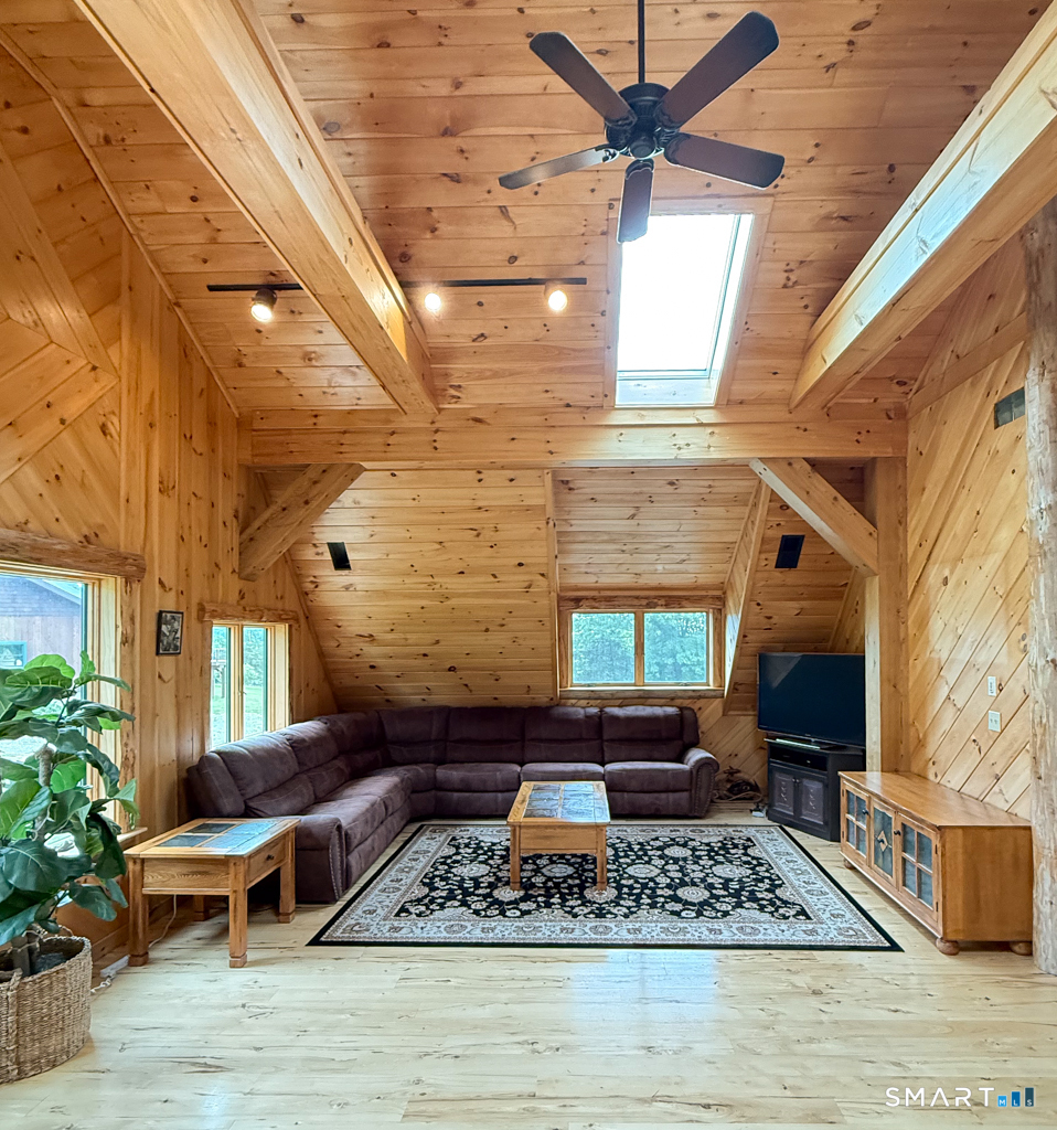 555 West Purchase Road Property Photo 10