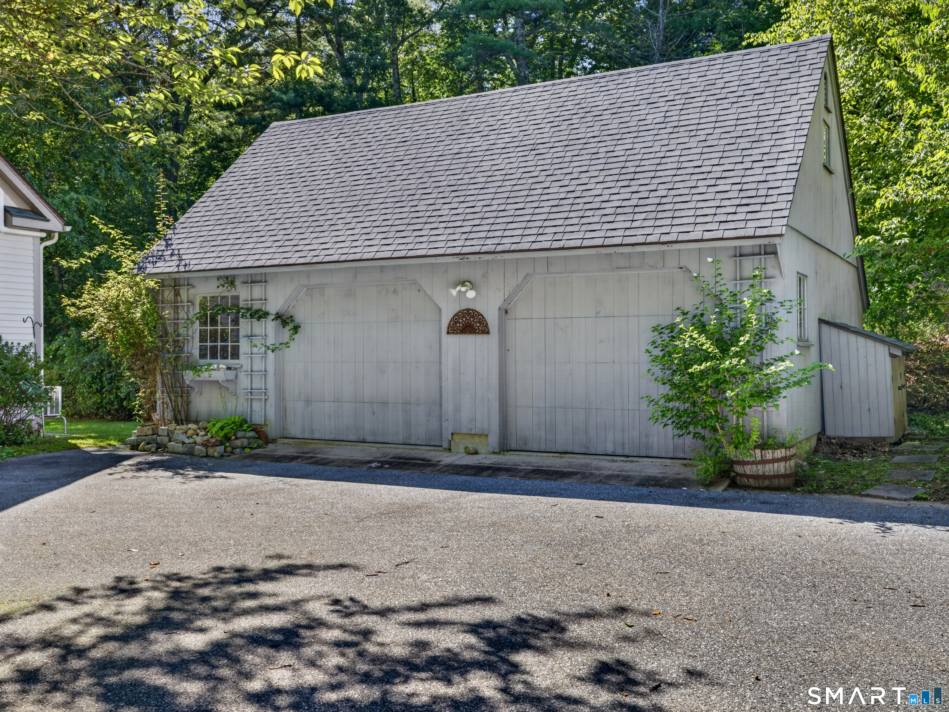 1221 Essex Road Property Photo 3