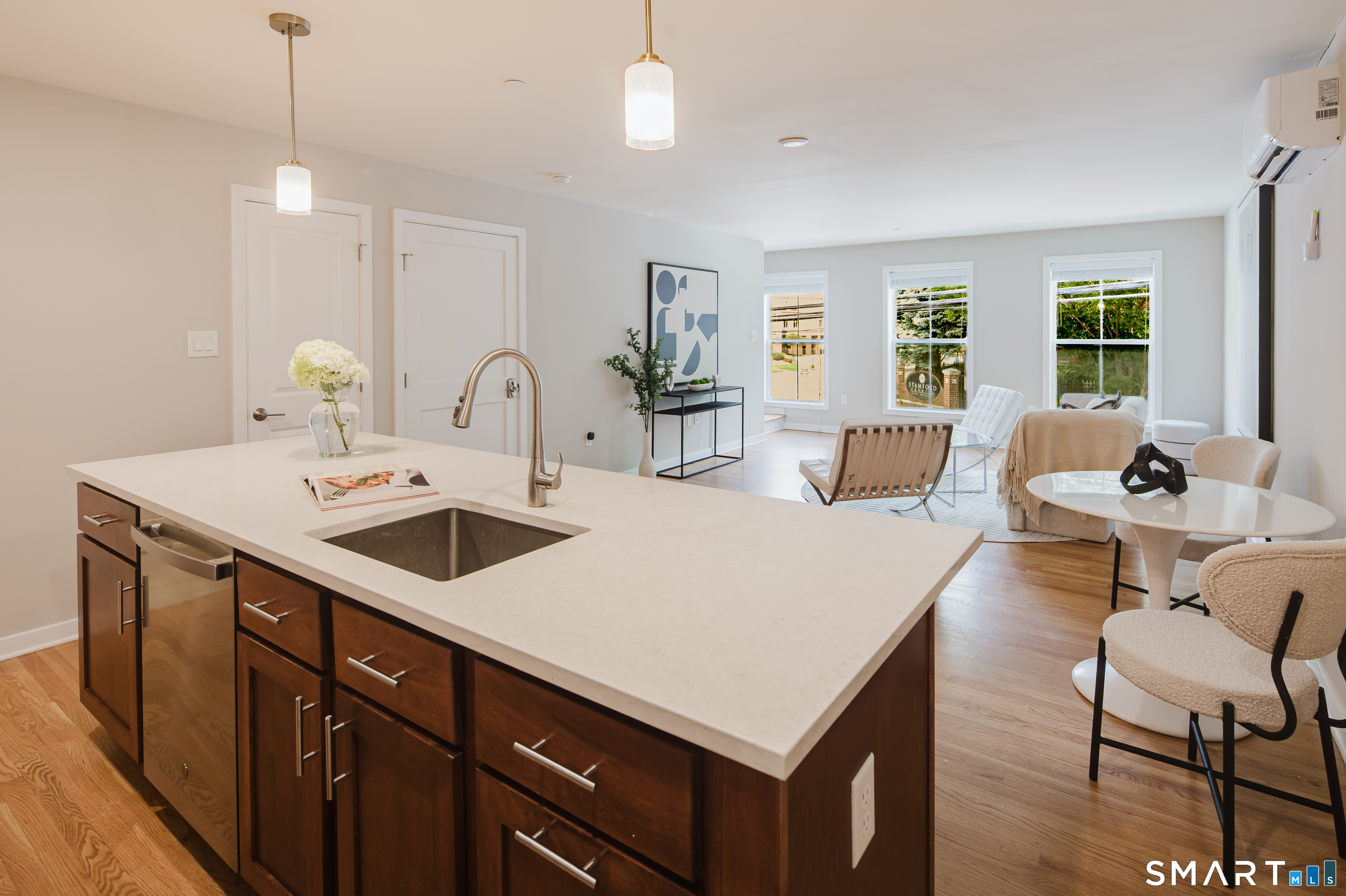 1385 Washington 2 Boulevard Property Photo 1