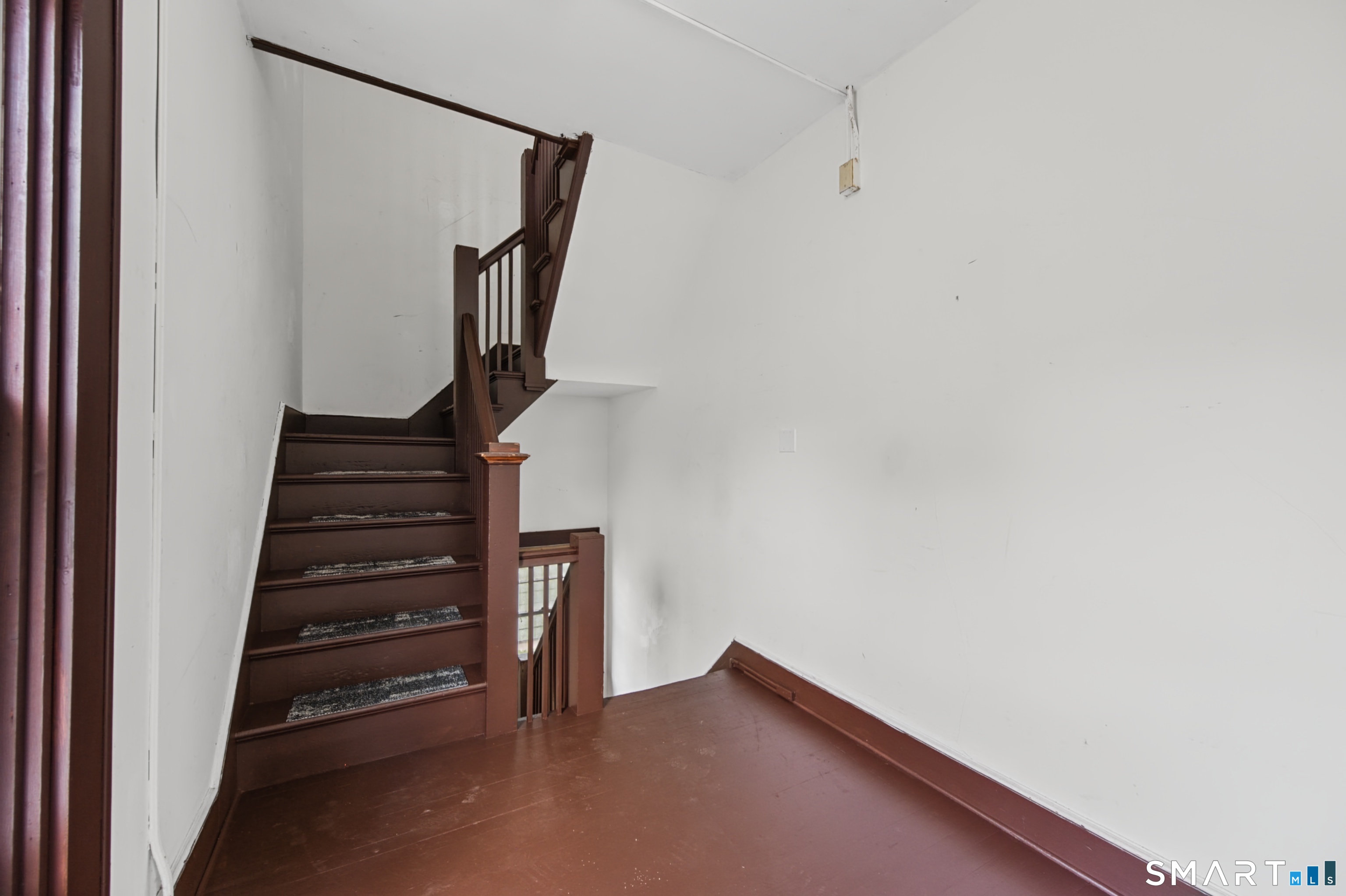 32 Wood Street Property Photo 3