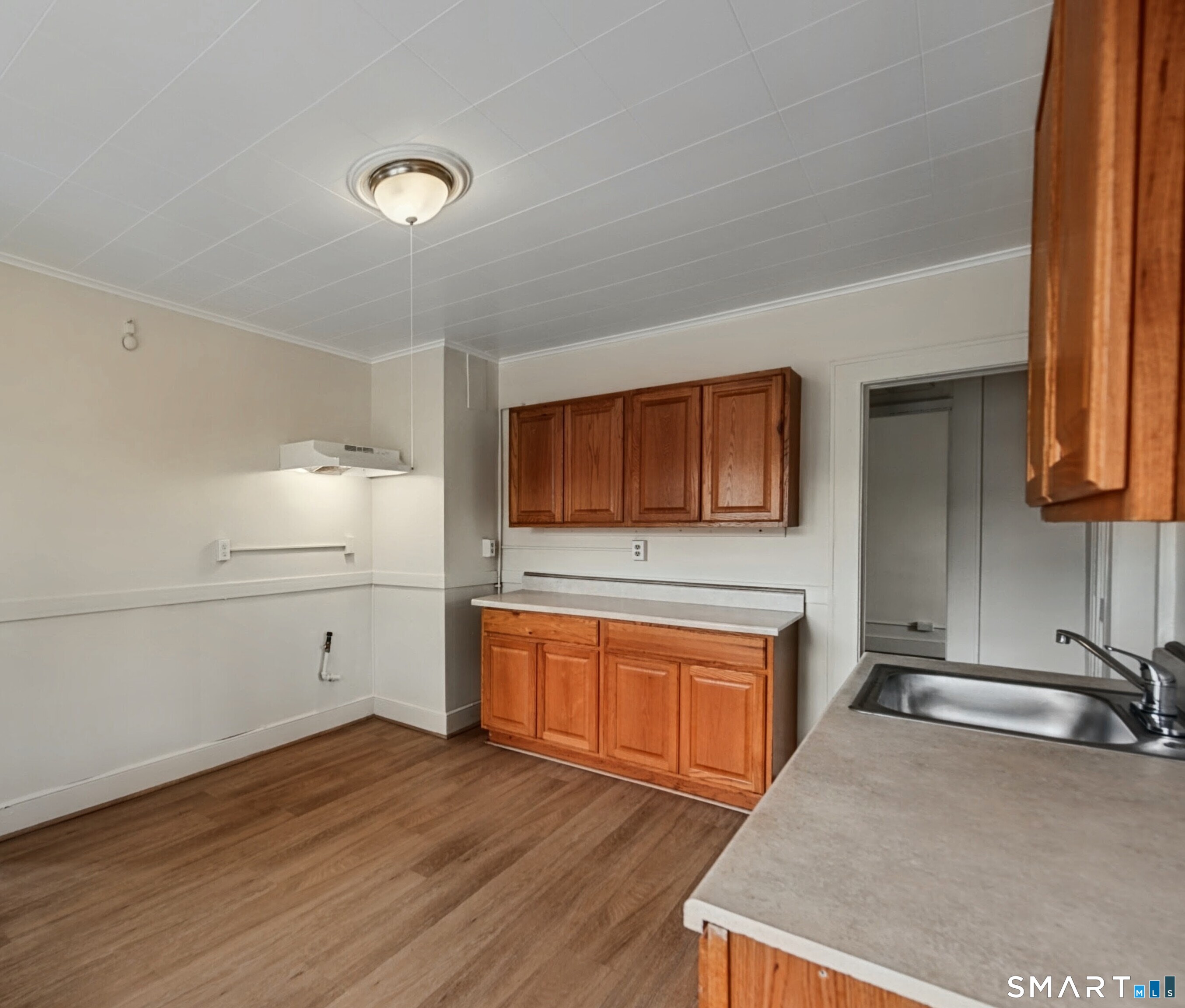 32 Wood Street Property Photo 5