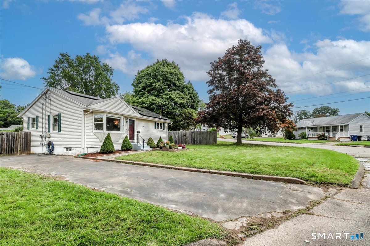 79 Aircraft Road Property Photo 1