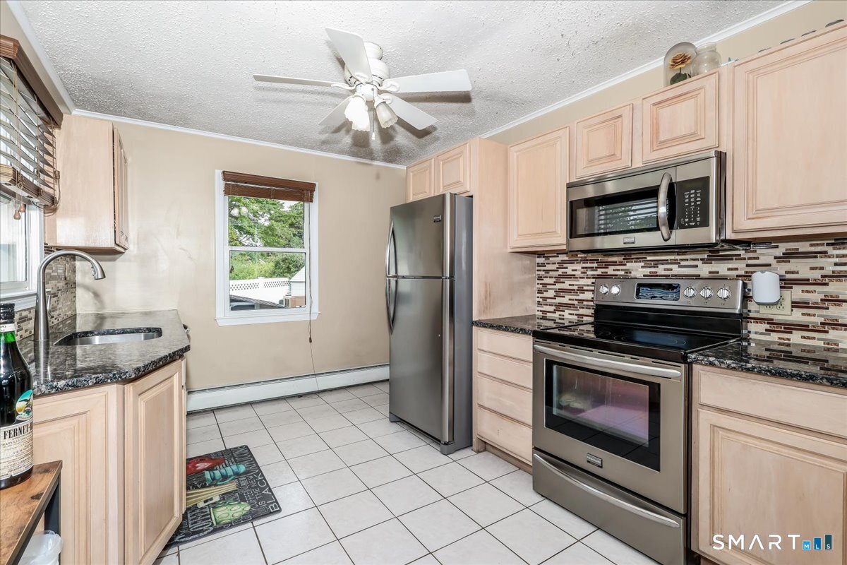 79 Aircraft Road Property Photo 7