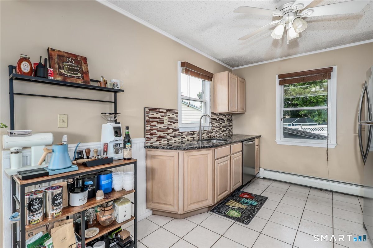79 Aircraft Road Property Photo 8