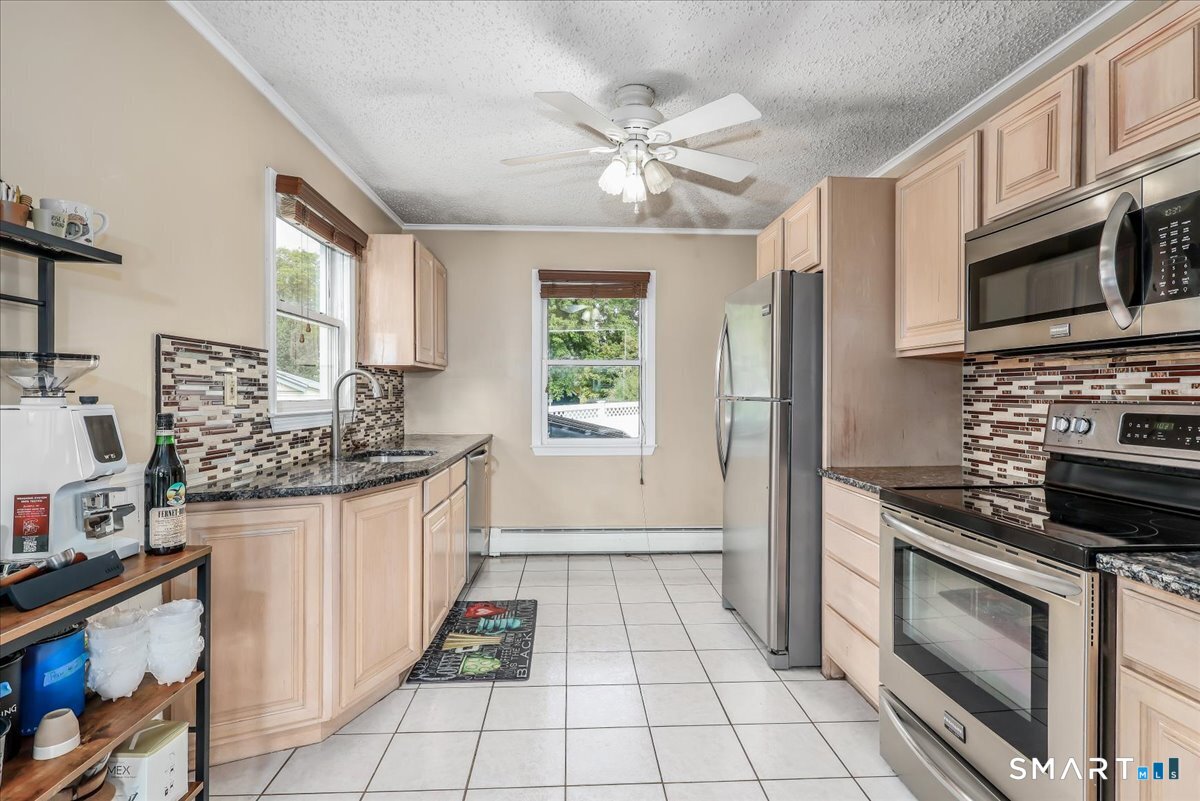 79 Aircraft Road Property Photo 9