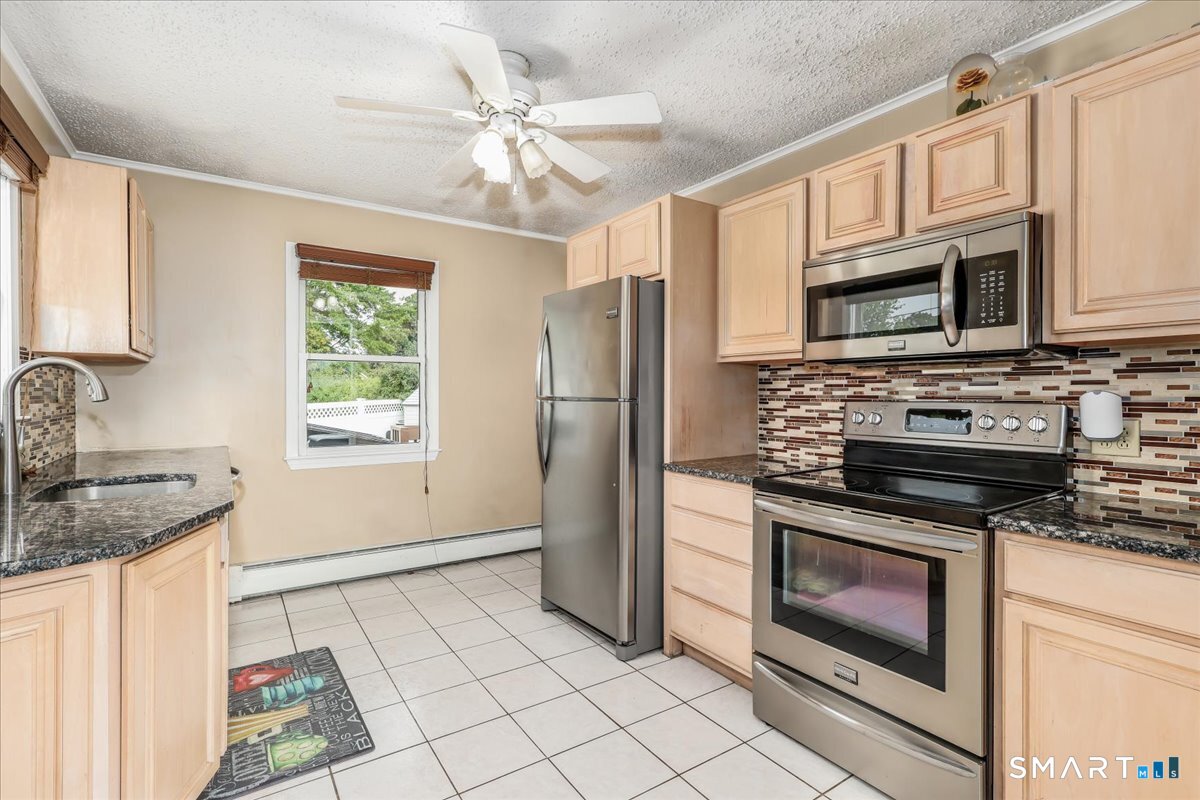 79 Aircraft Road Property Photo 10