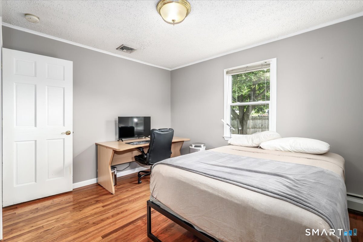 79 Aircraft Road Property Photo 14