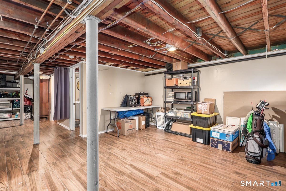 79 Aircraft Road Property Photo 20