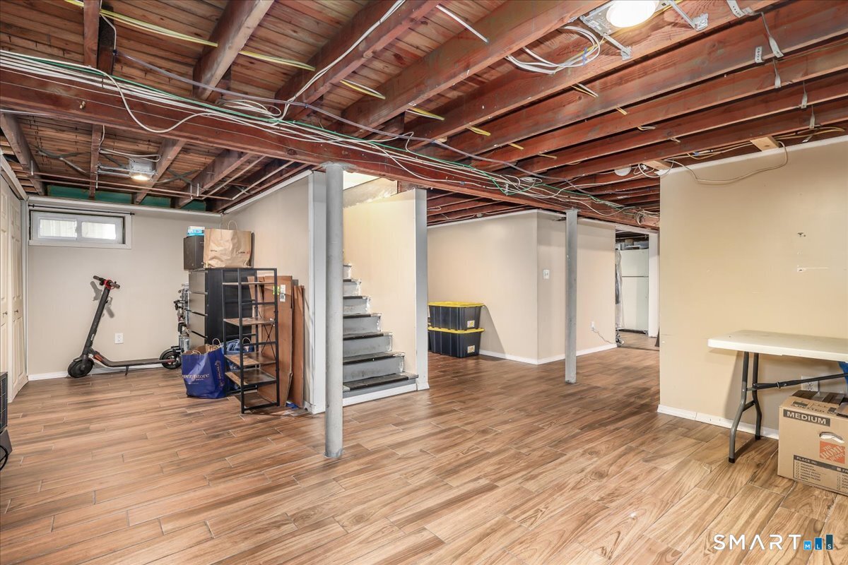 79 Aircraft Road Property Photo 21