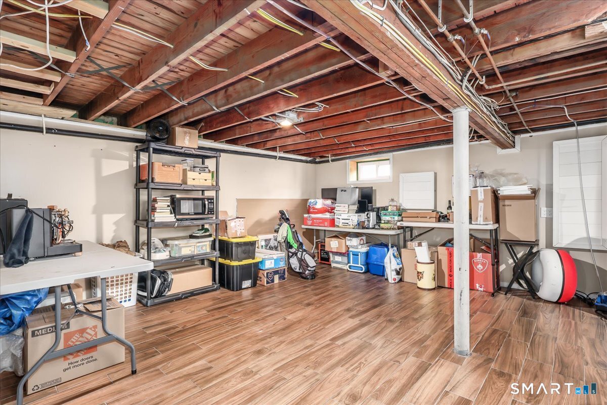 79 Aircraft Road Property Photo 22