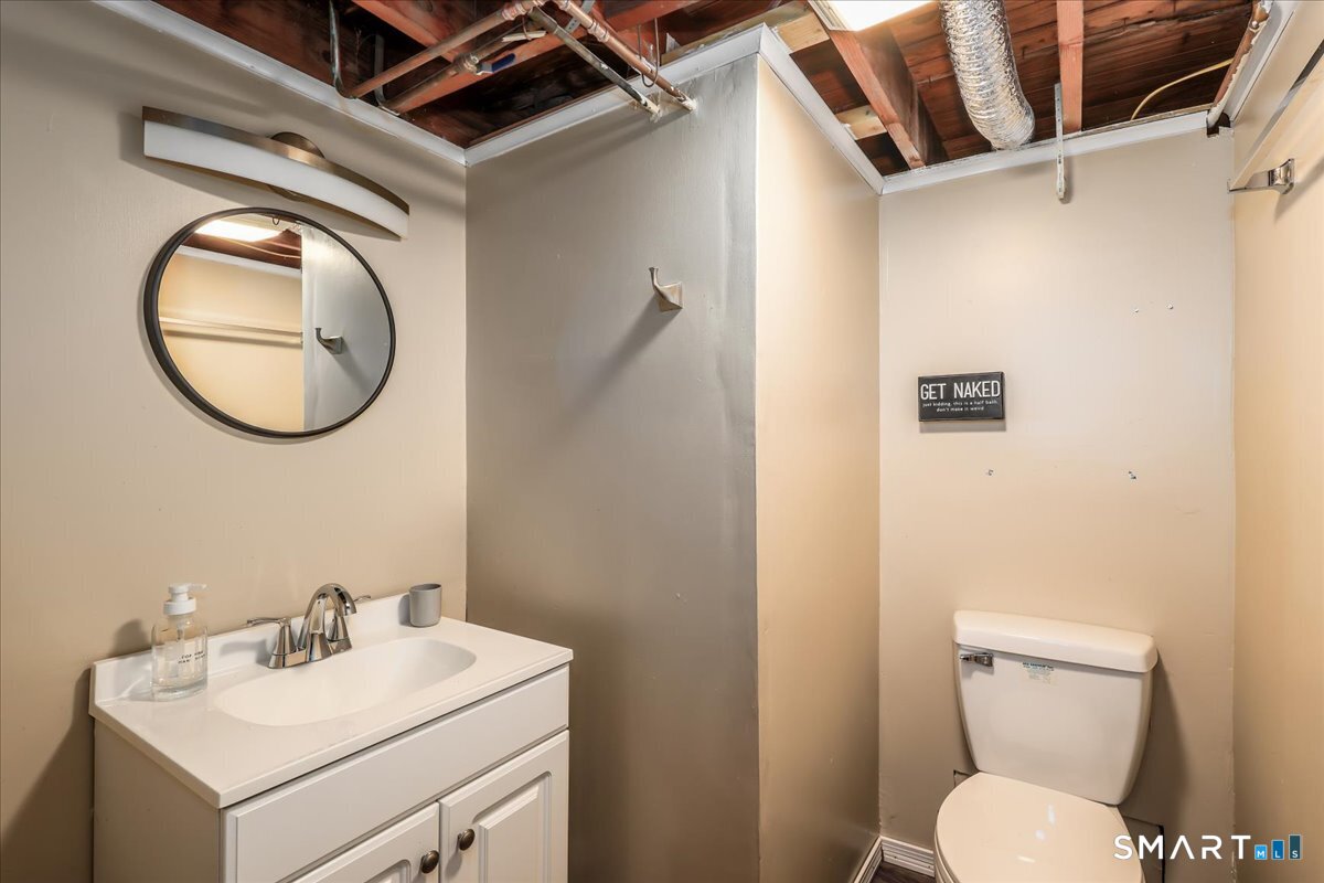 79 Aircraft Road Property Photo 23