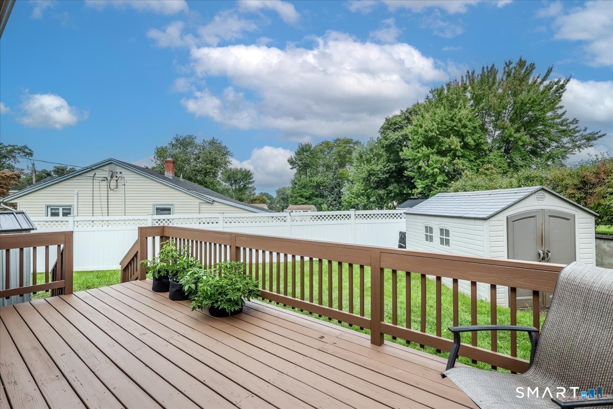 79 Aircraft Road Property Photo 33