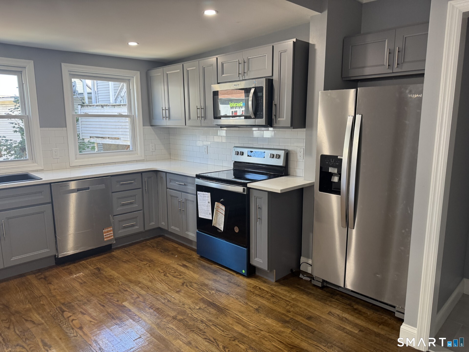 8 Bridgeport Avenue Property Photo 1