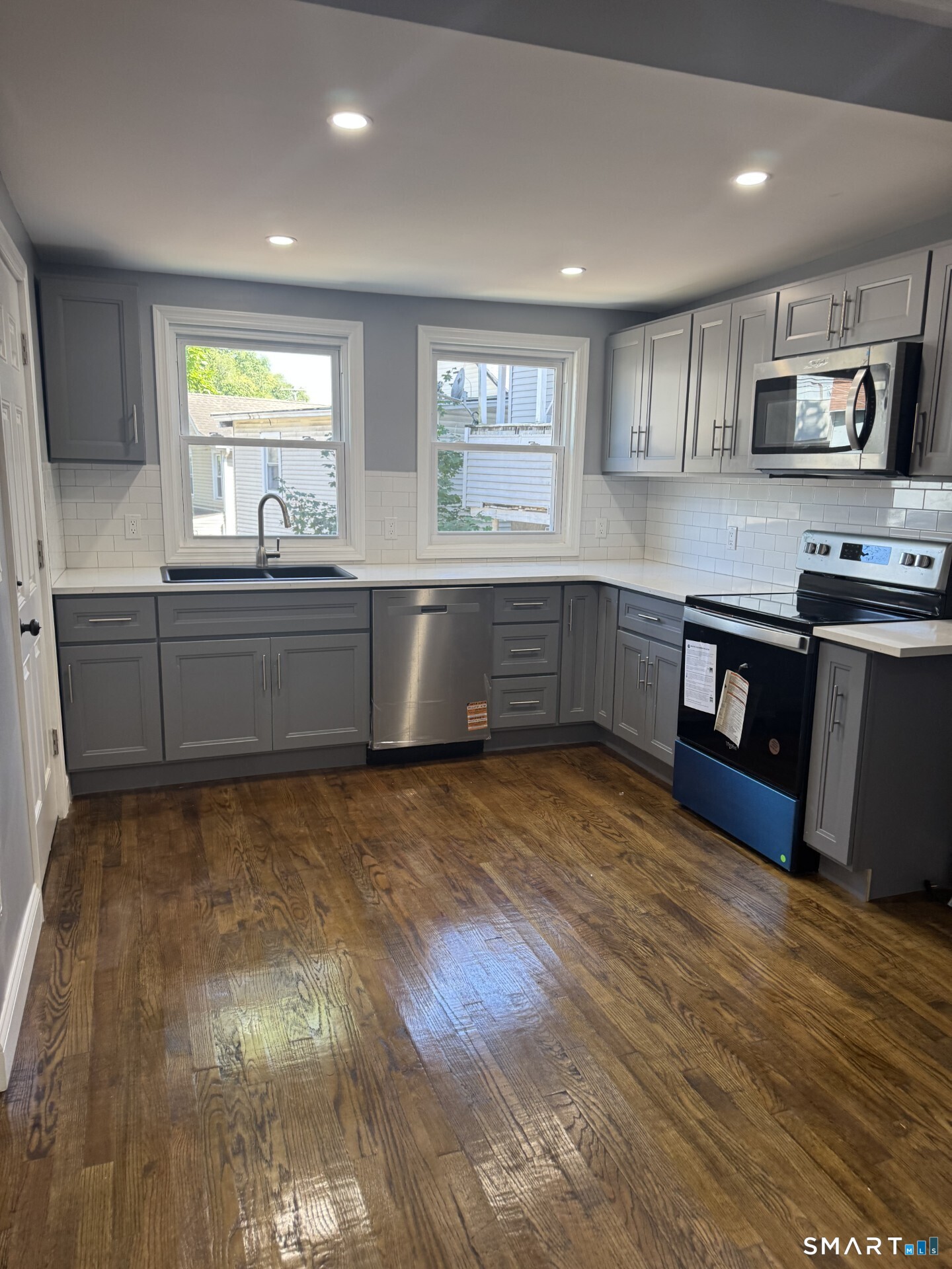 8 Bridgeport Avenue Property Photo 2