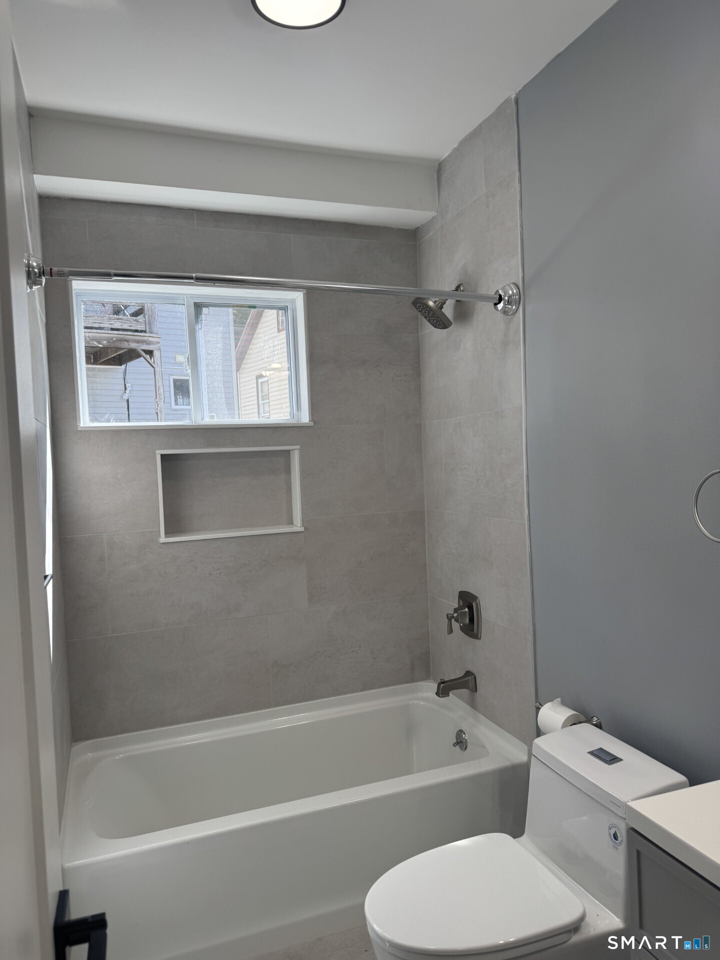 8 Bridgeport Avenue Property Photo 8