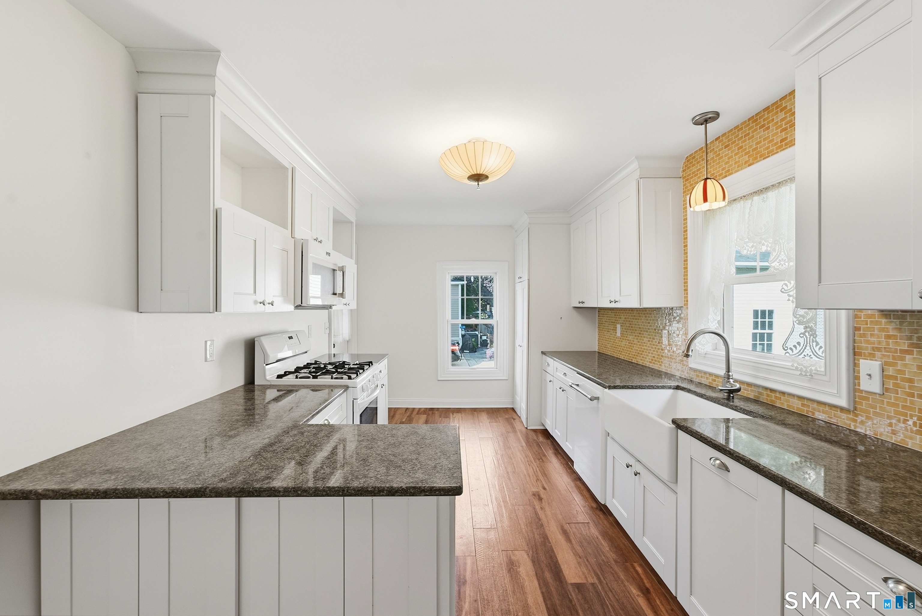 296 Nott Street Property Photo 4